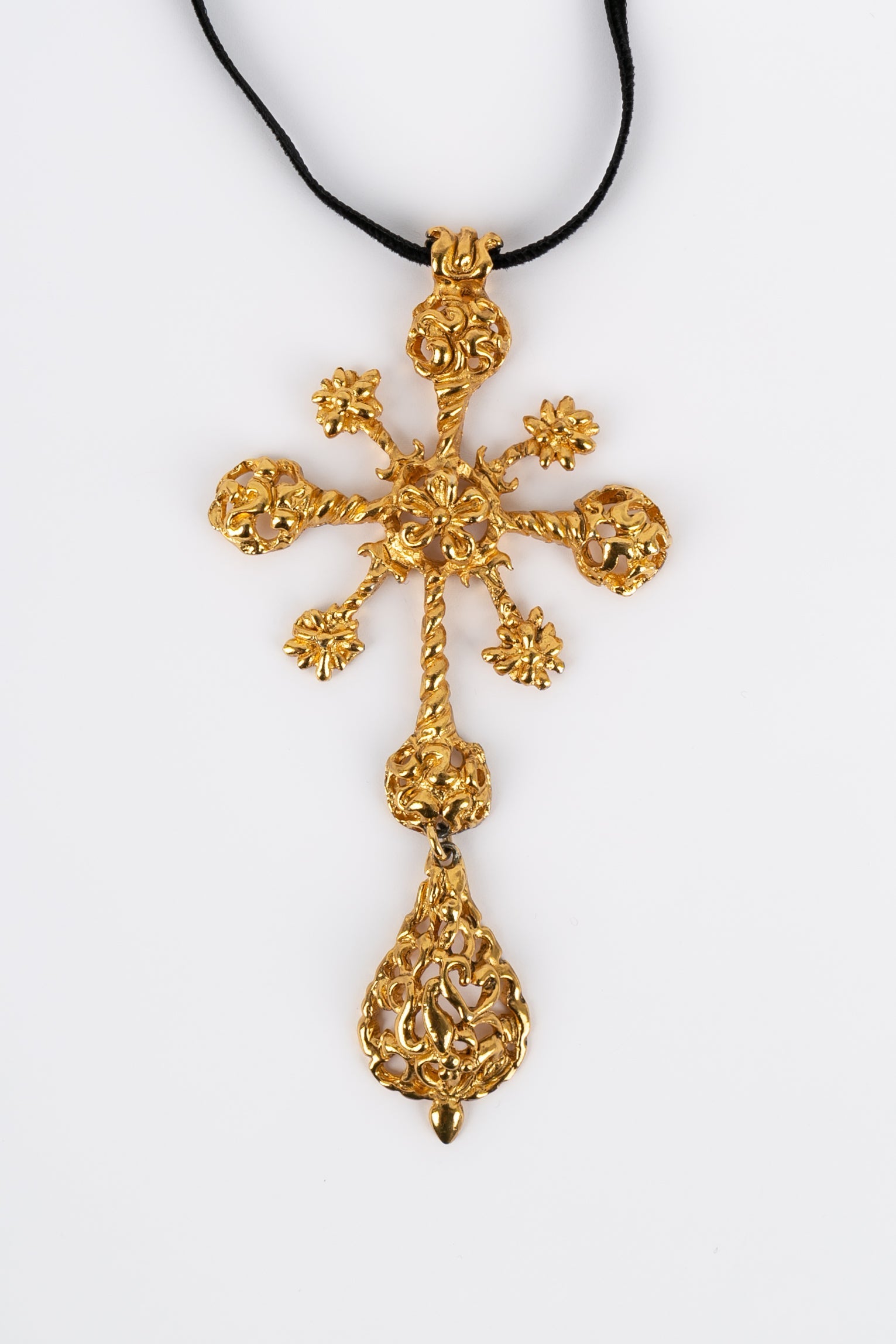 Collier pendentif Christian Lacroix