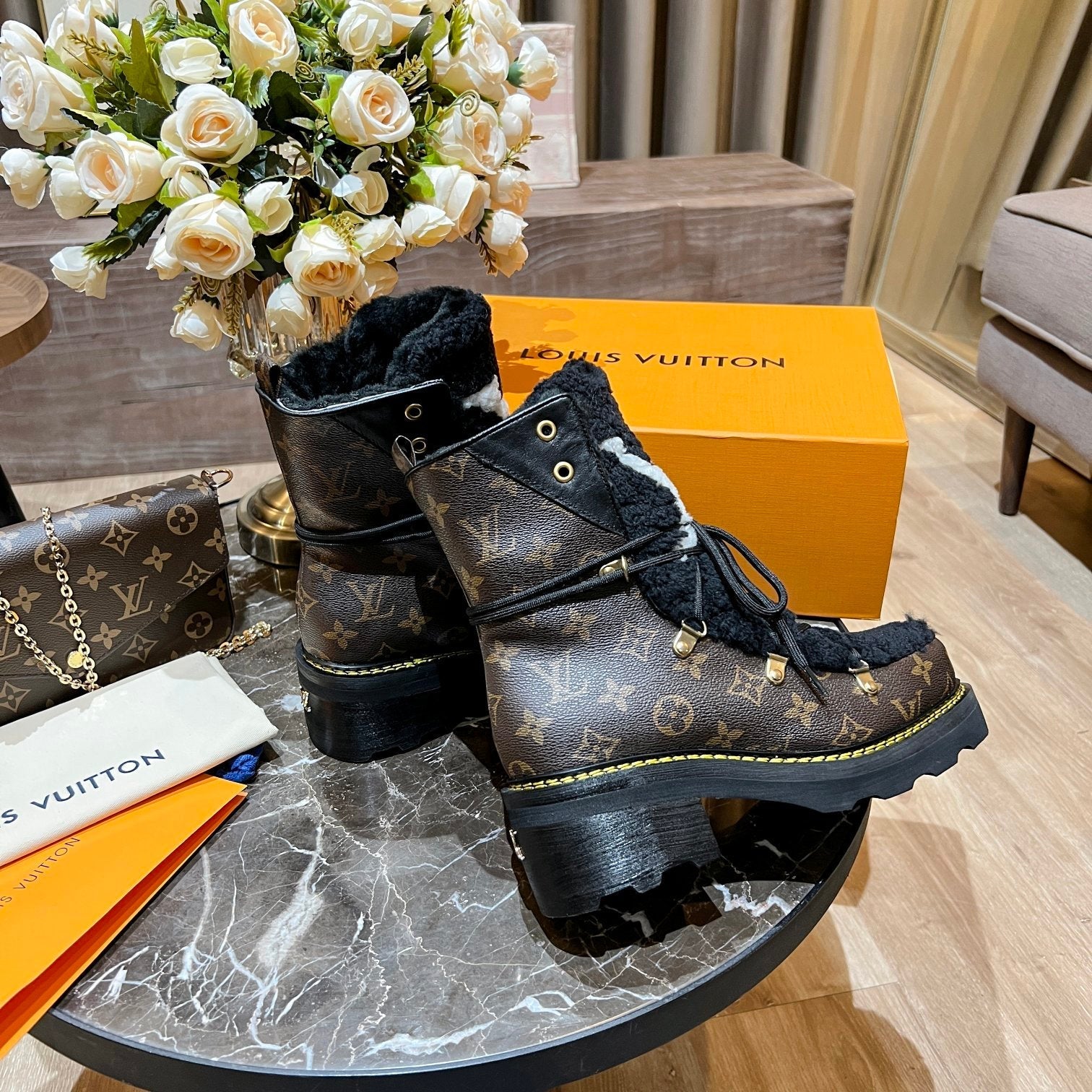 Premium  LUV BOOTS 043