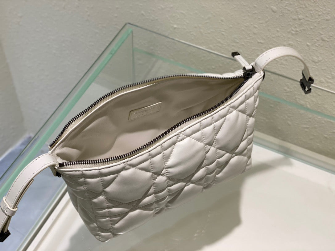 GLAMI MeGLAMIum DYORTravel Nomad Pouch White, For Women, WomenÃ¢â‚¬â„¢s Handbags 8.5in/22cm CD S5554BMIG_M030
