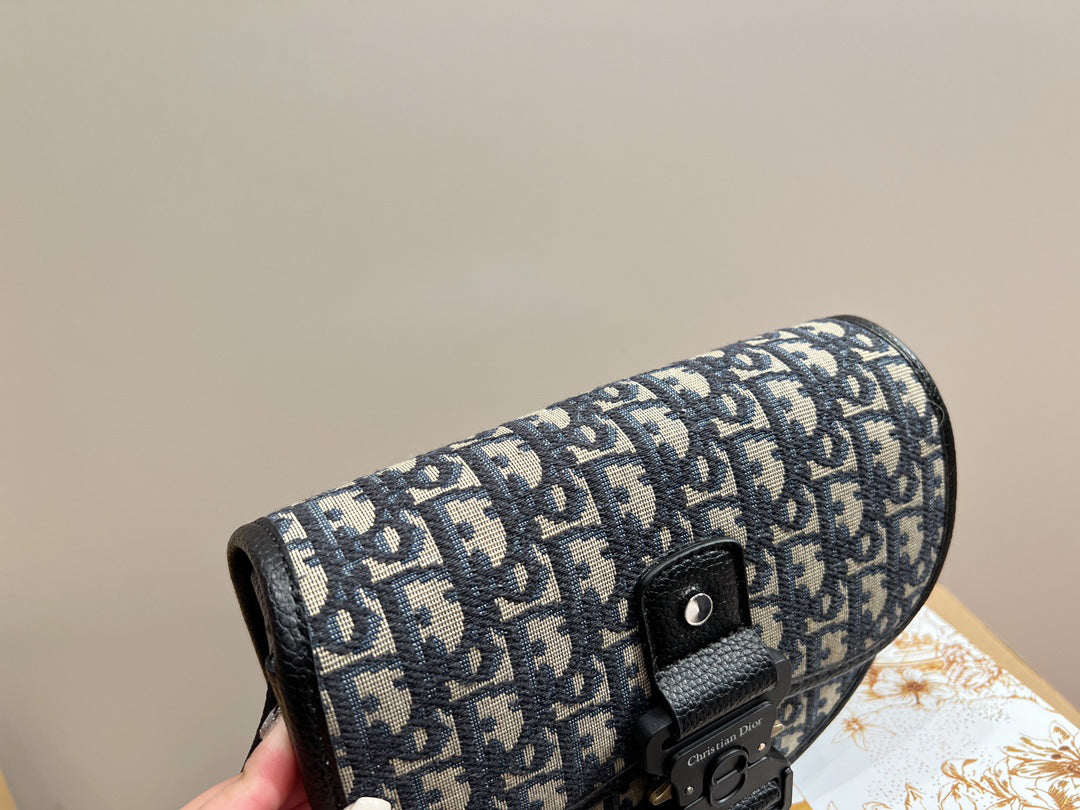 EN - Luxury Bags DIR 361