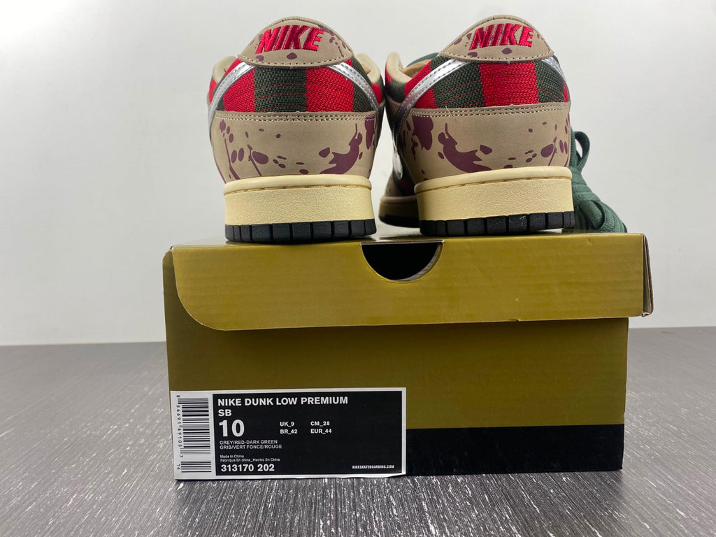 Designer SB Dunk Low Ã¢â‚¬Å“Freddy KruegerÃ¢â‚¬Â