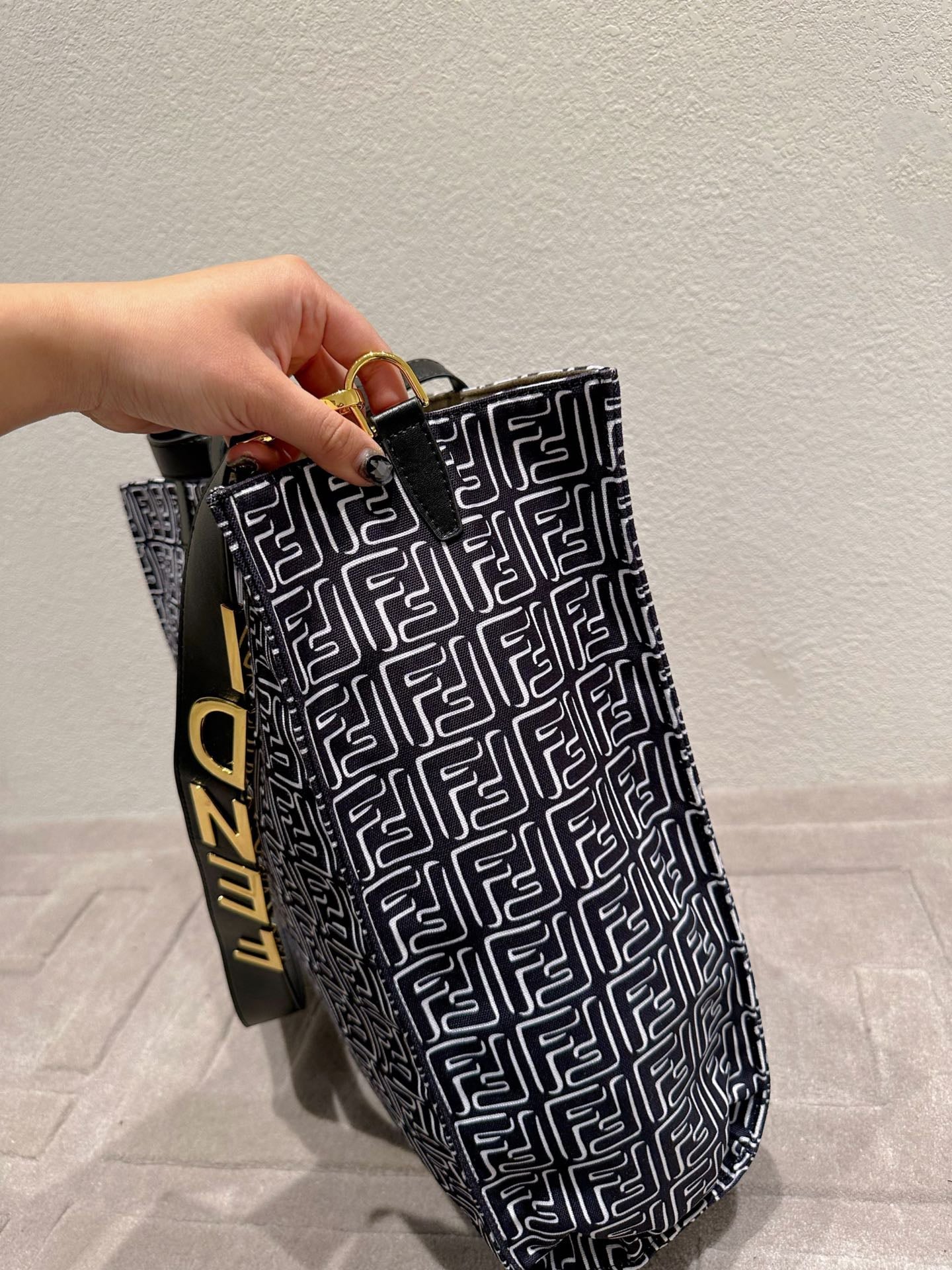 EN - Luxury Bags FEI 285