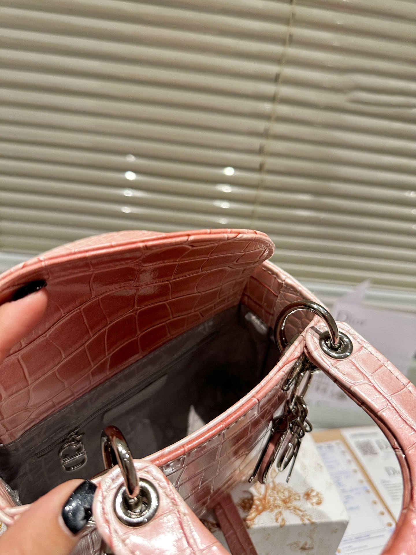 EN - Luxury Bags DIR 370