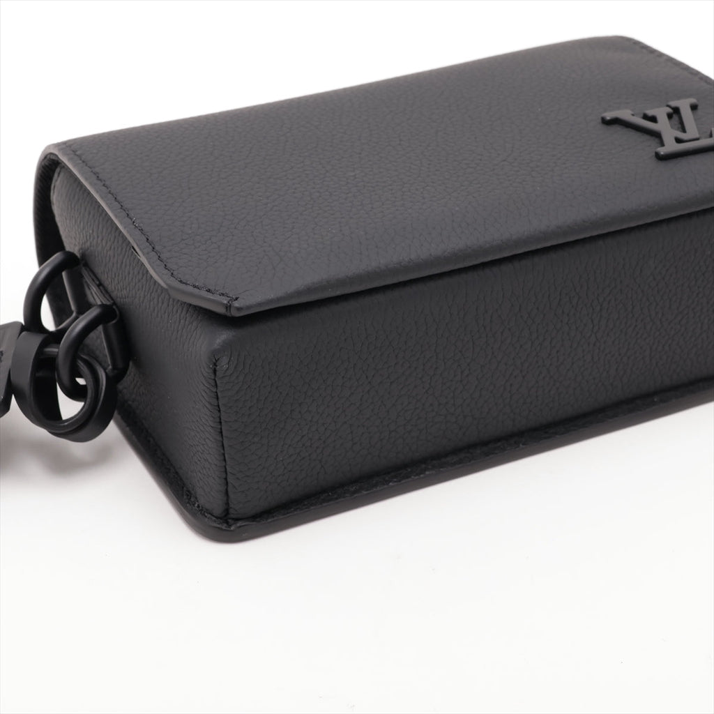Louis Vuitton LV Aerogram Fastline Wearable Wallet M82085  Responsive