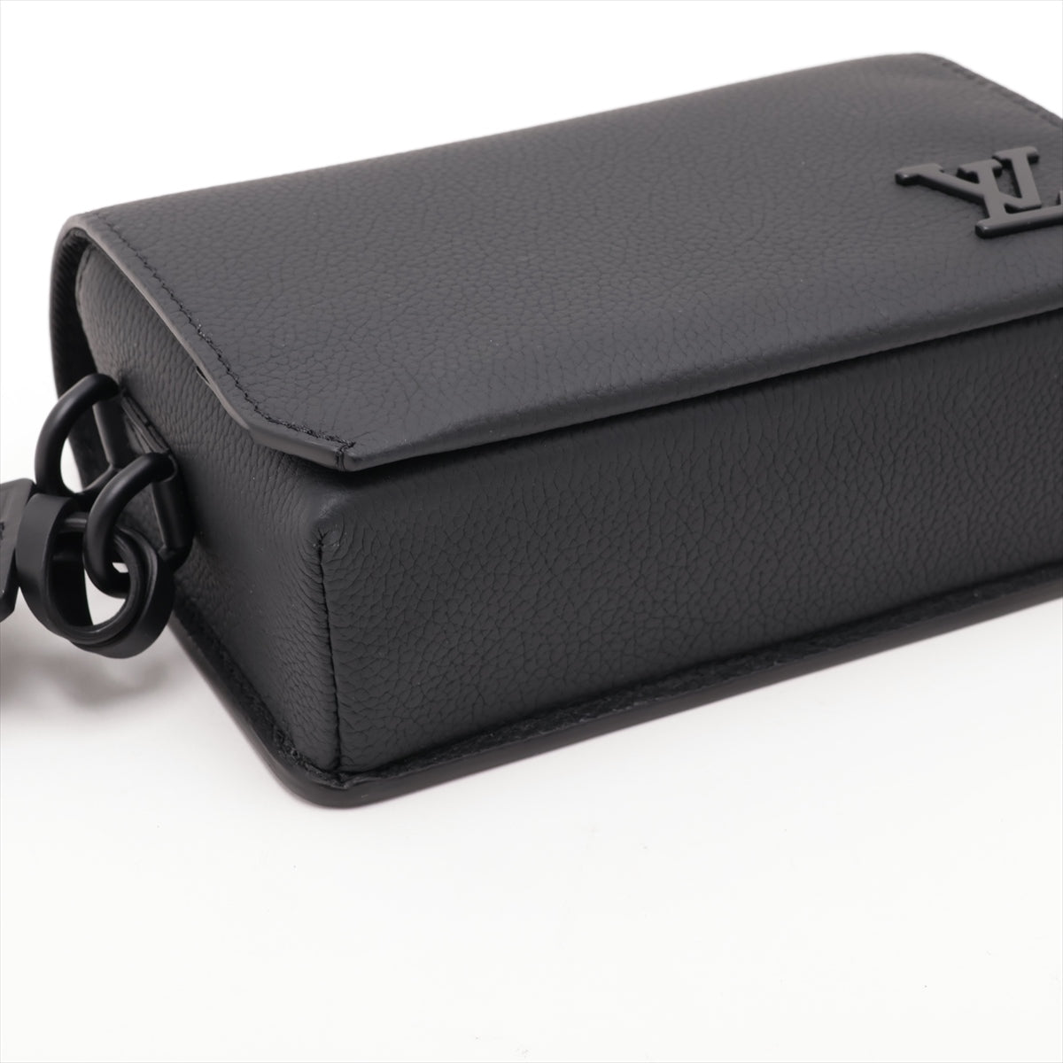 Louis Vuitton LV Aerogram Fastline Wearable Wallet M82085  Responsive