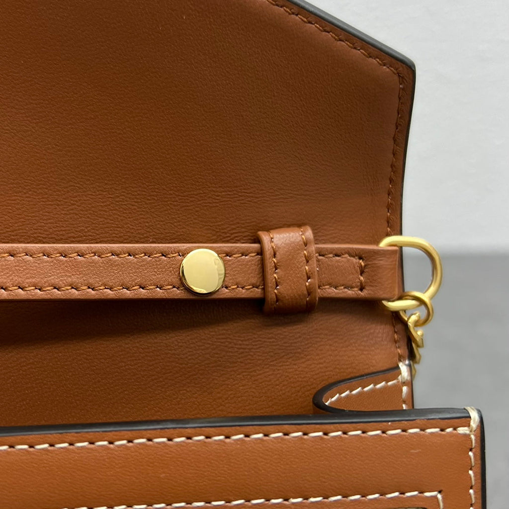 GLAMI Wallet On Chain Triomphe In Textile Natural / Tan For Women 7in/19cm 10J972DB2.02NT