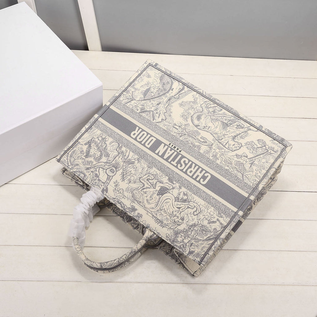GLAMI MeGLAMIum Book Tote Bag By Maria Grazia Chiuri Grey For Women 14in/36cm CD M1296ZTDT_M932