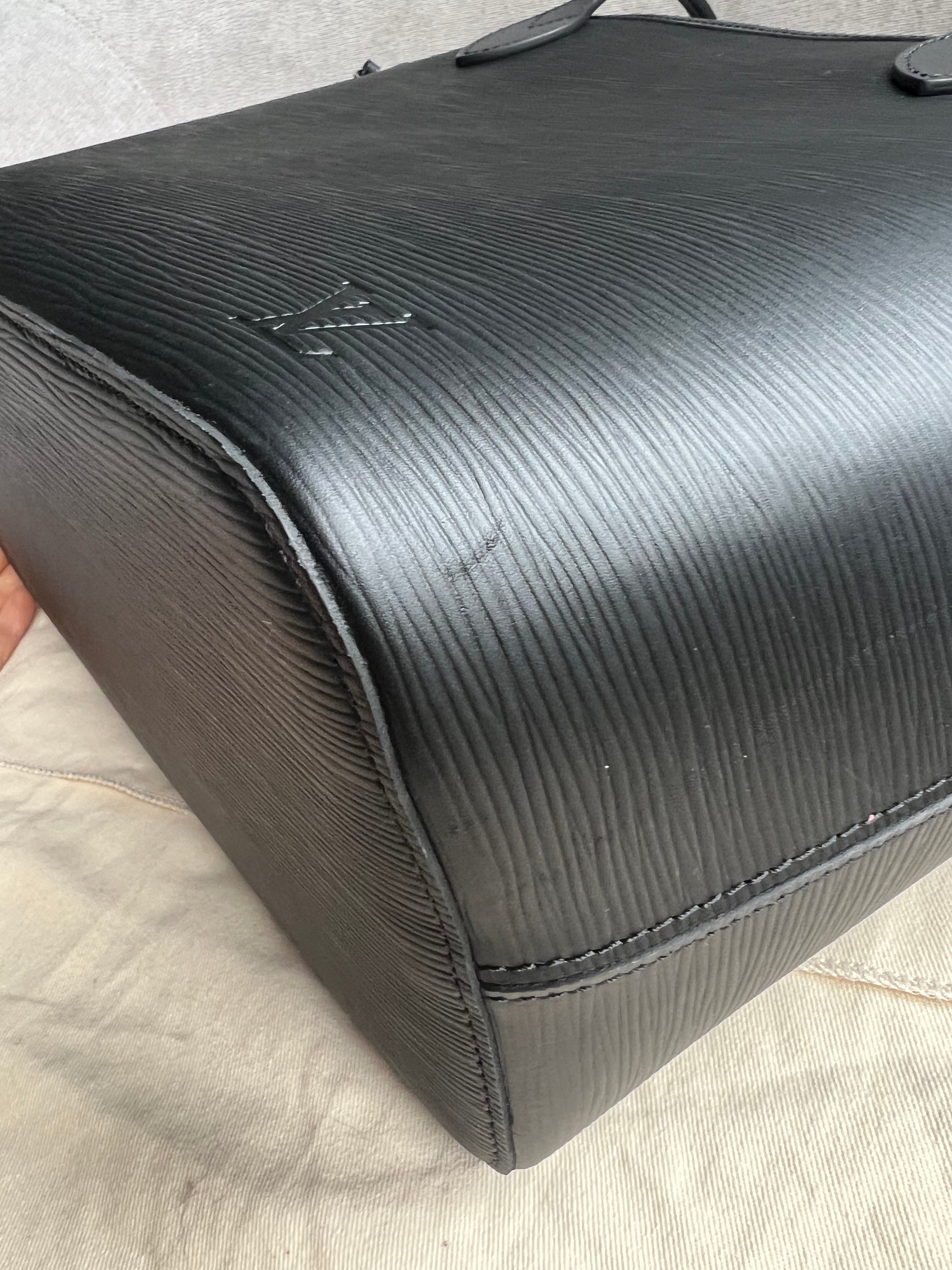 Louis Vuitton Neverfull MM Black Epi Leather (RRP £1,740)
