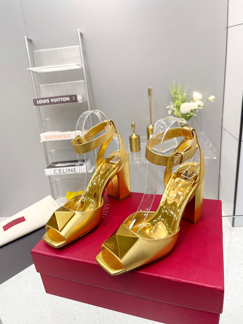 Valentino Garavani One Stud Sandal With Maxi Stud EmbellisGLAMIent Gold For Women XW0S0EI6CYII16