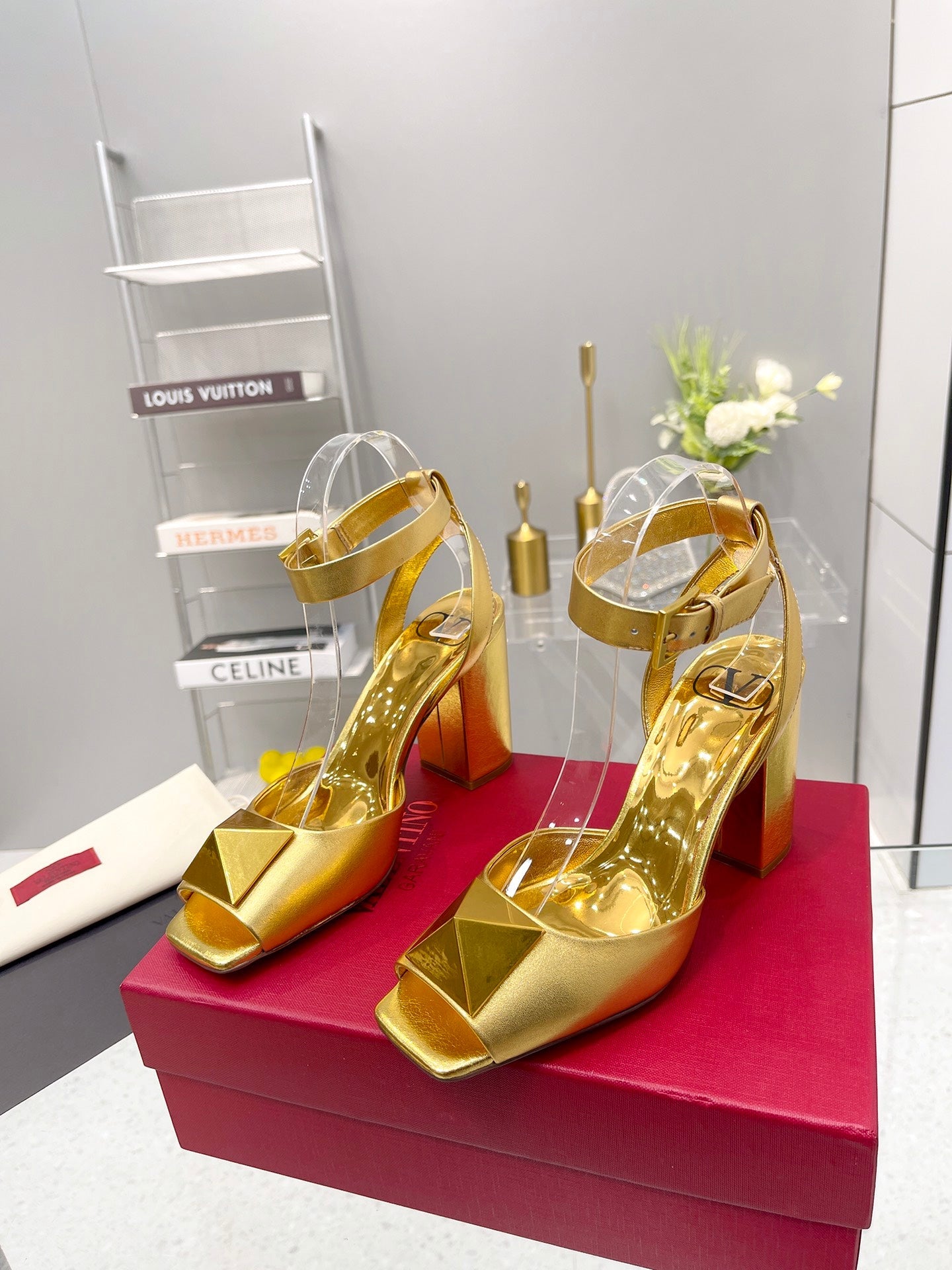 Valentino Garavani One Stud Sandal With Maxi Stud EmbellisGLAMIent Gold For Women XW0S0EI6CYII16