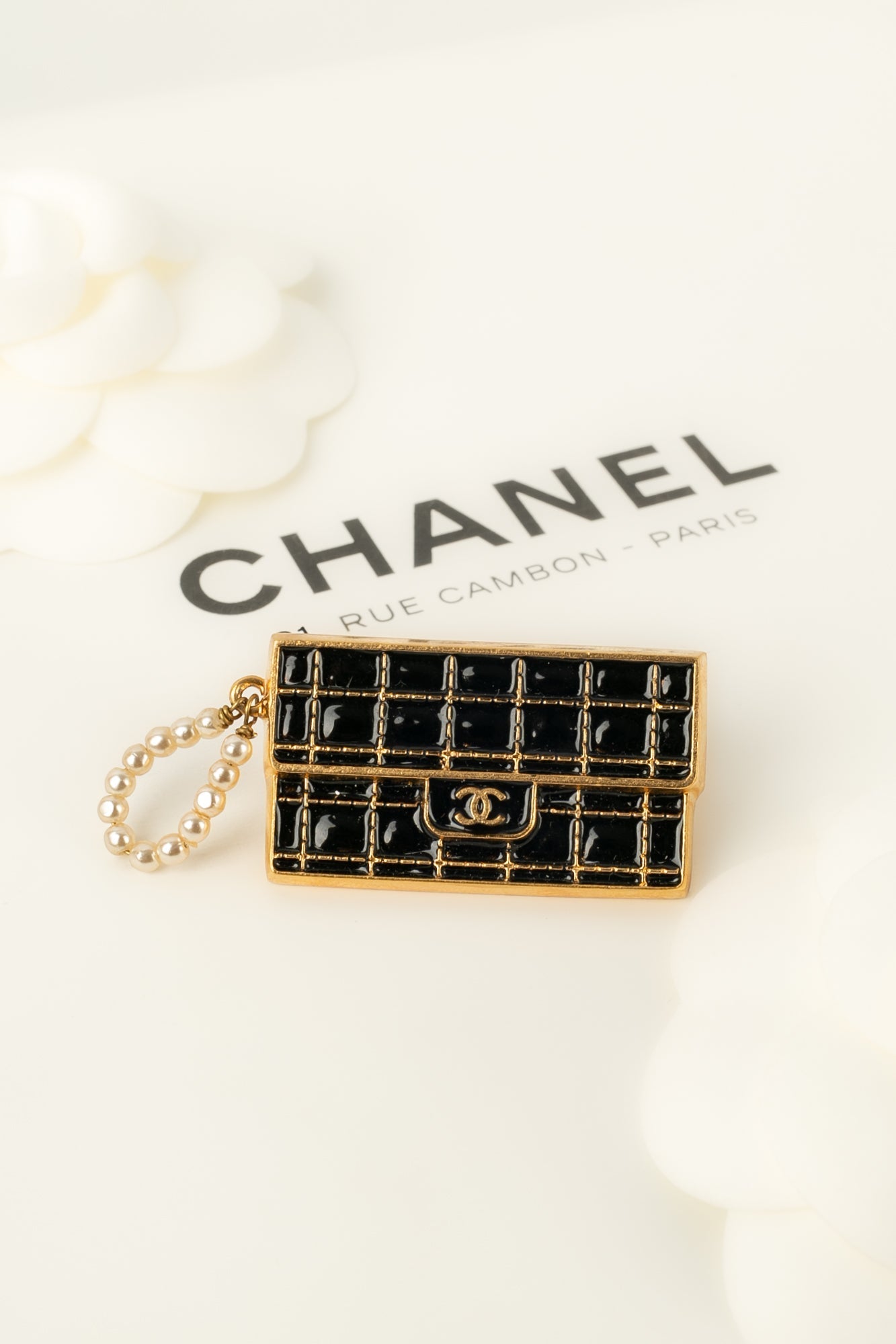 Broche / Pins "sac ÃƒÆ’Ã‚Â  main" Chanel 2002