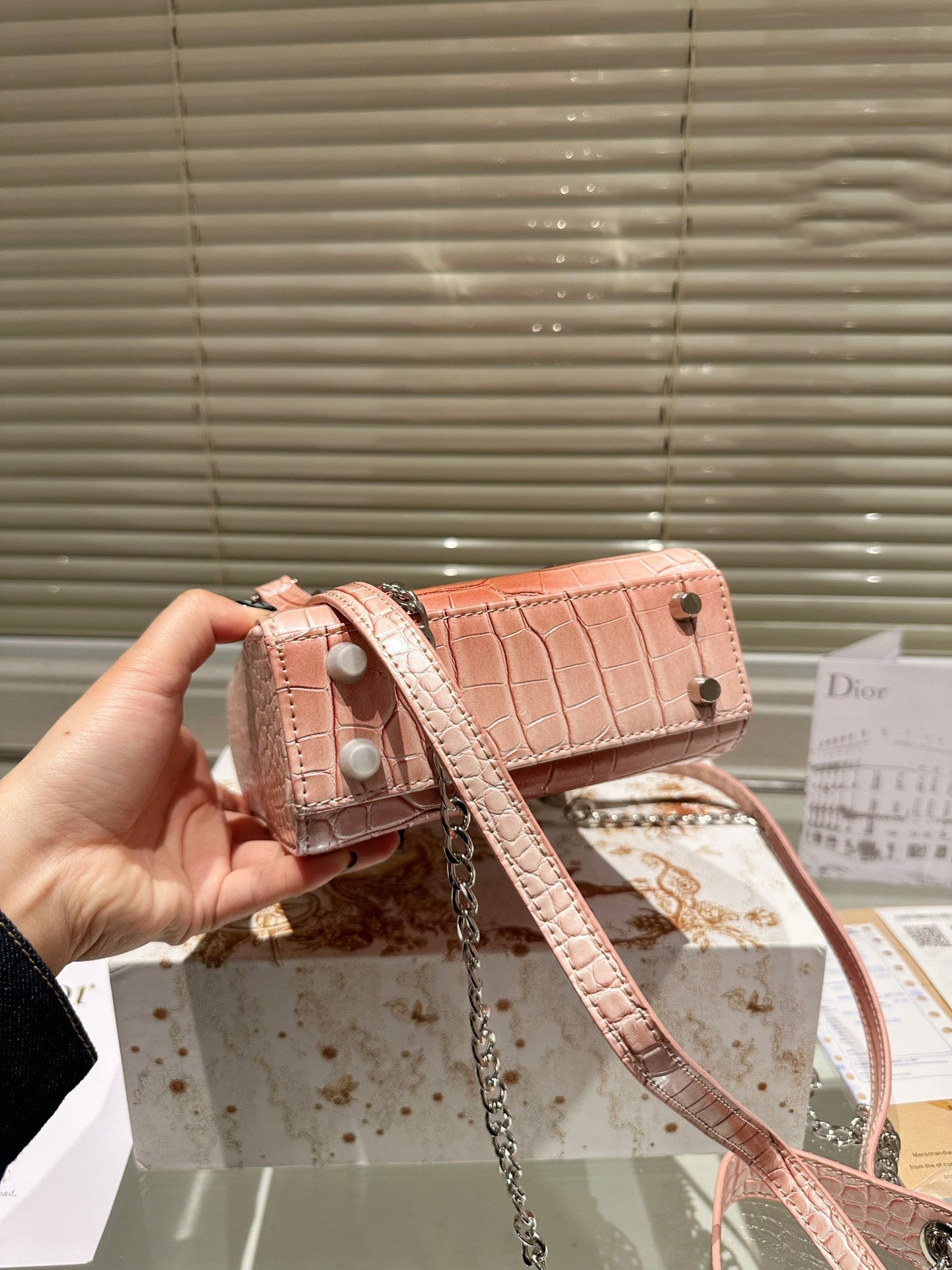 EN - Luxury Bags DIR 370