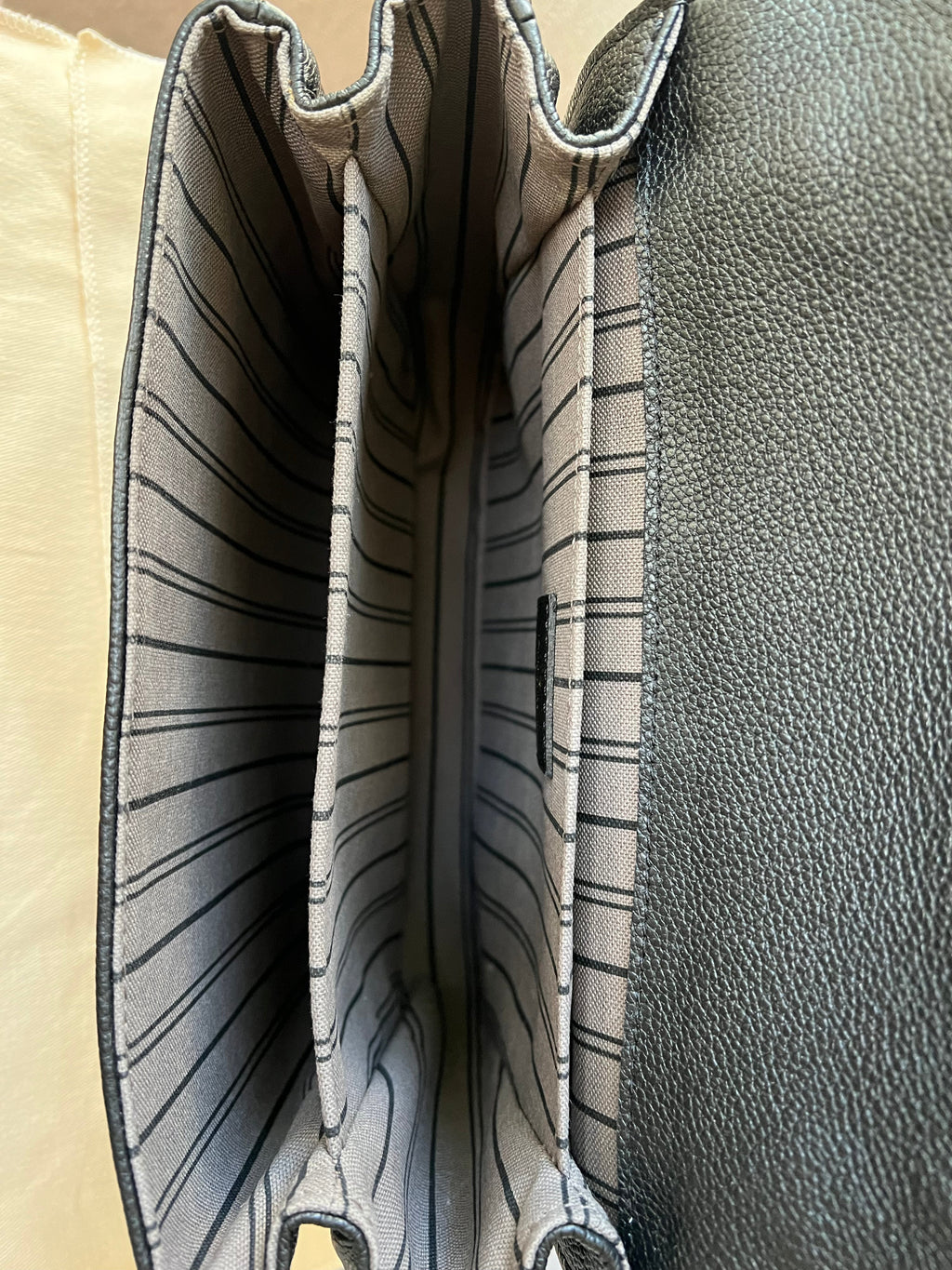 Louis Vuitton Pochette Metis Black Empreinte (RRP £2,110)
