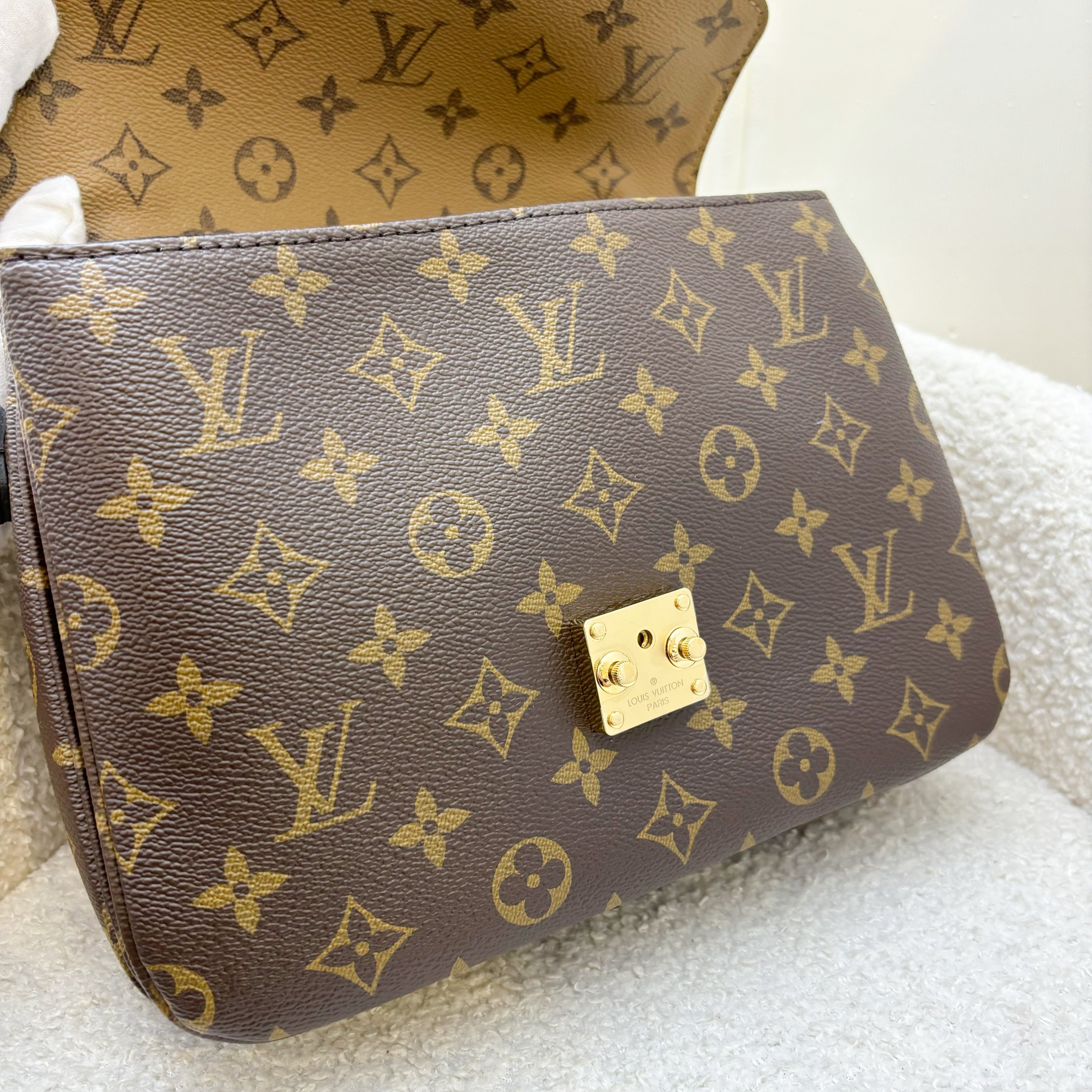 LV Pochette Metis in Reverse Monogram Canvas, Black Leather and GHW