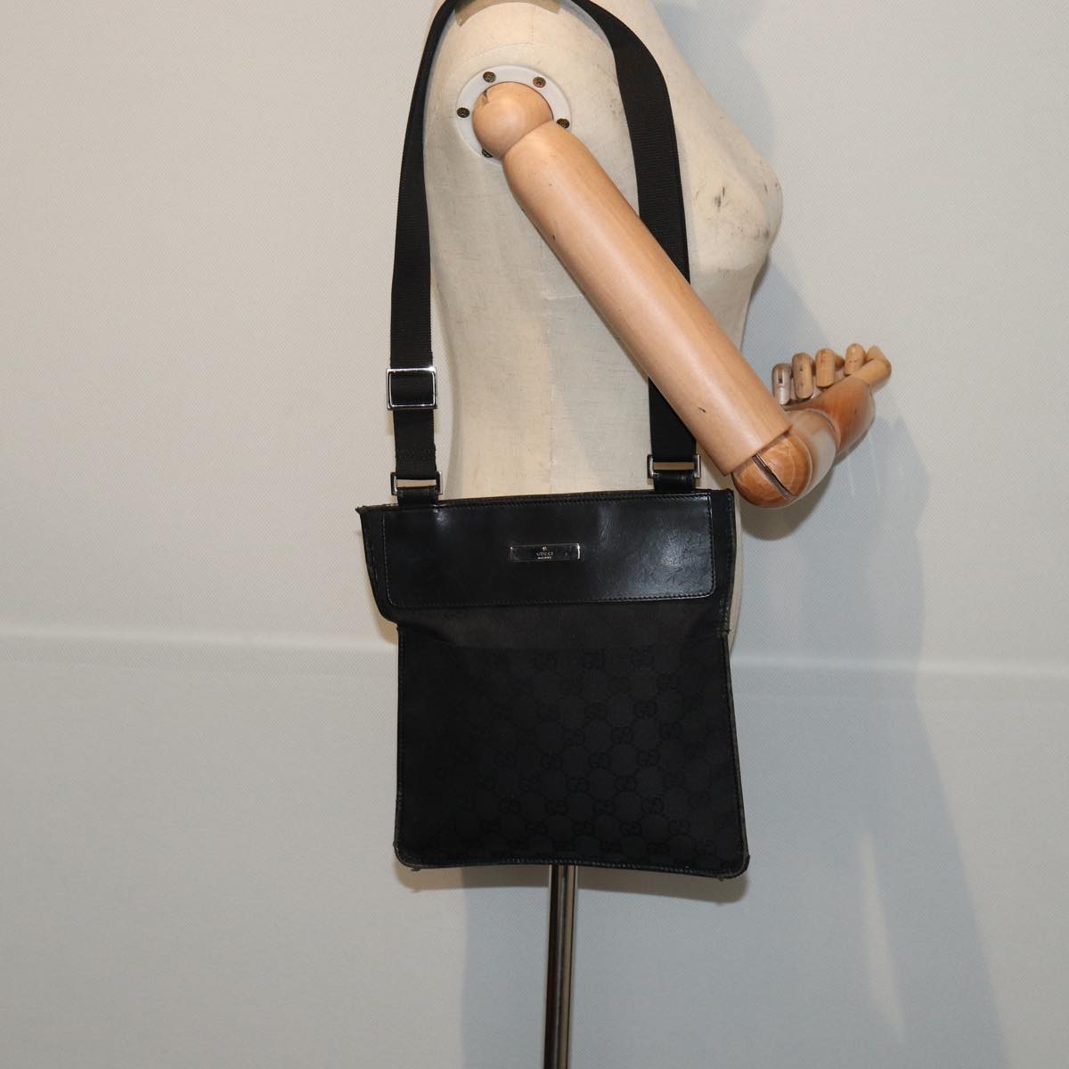 GUCCI GG Canvas Shoulder Bag Black 27639 200047 83704