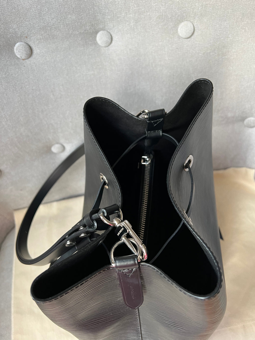 Louis Vuitton Neo Noe Bucket Bag Black Epi (RRP £1,930)