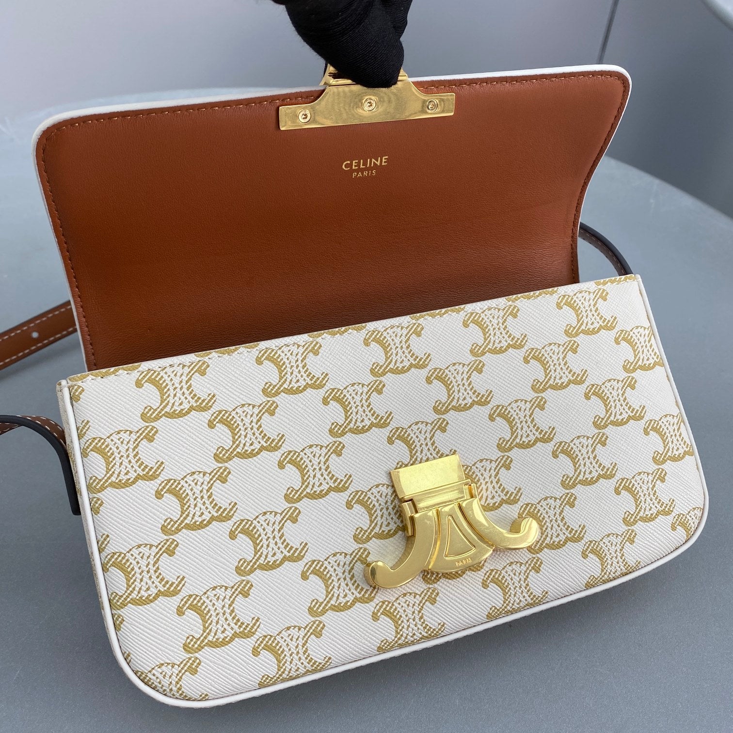 GLAMI Triomphe Shoulder Bag In Triomphe Canvas White For Women 8in/20cm 194142CUZ.01BC