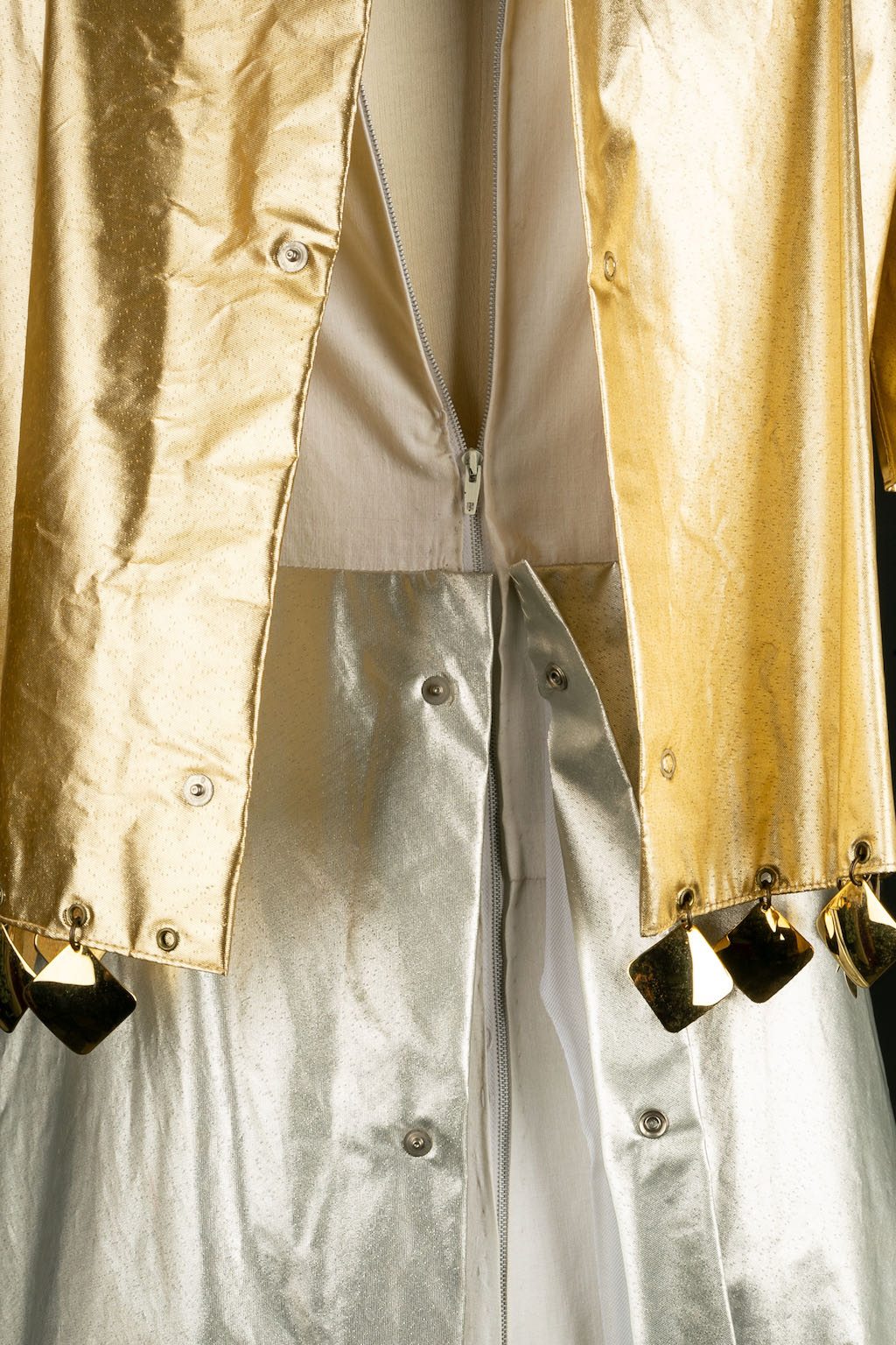 Robe dorÃƒÆ’Ã‚Â©e et argentÃƒÆ’Ã‚Â©e Paco Rabanne