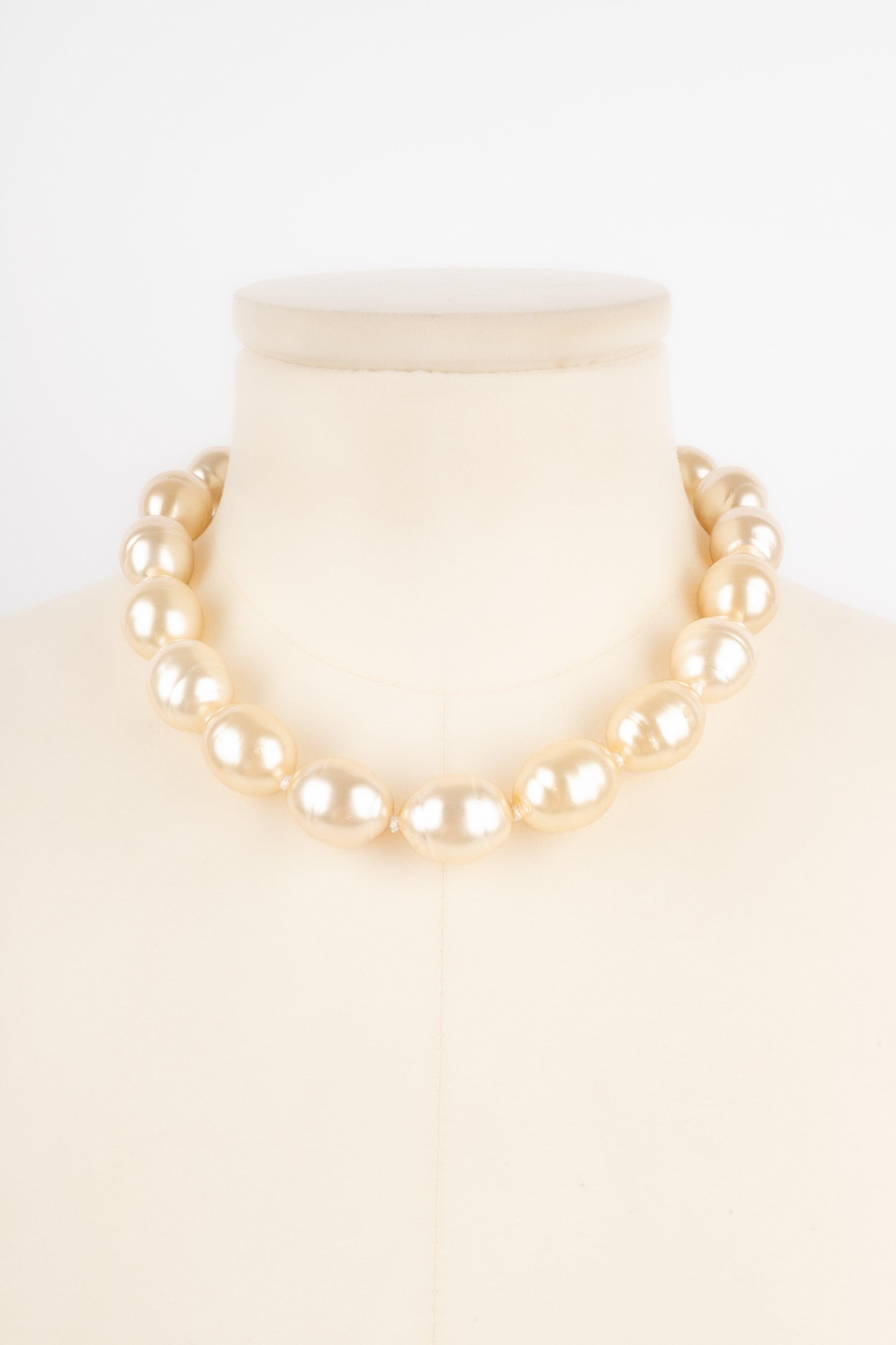 Collier court Chanel 1994
