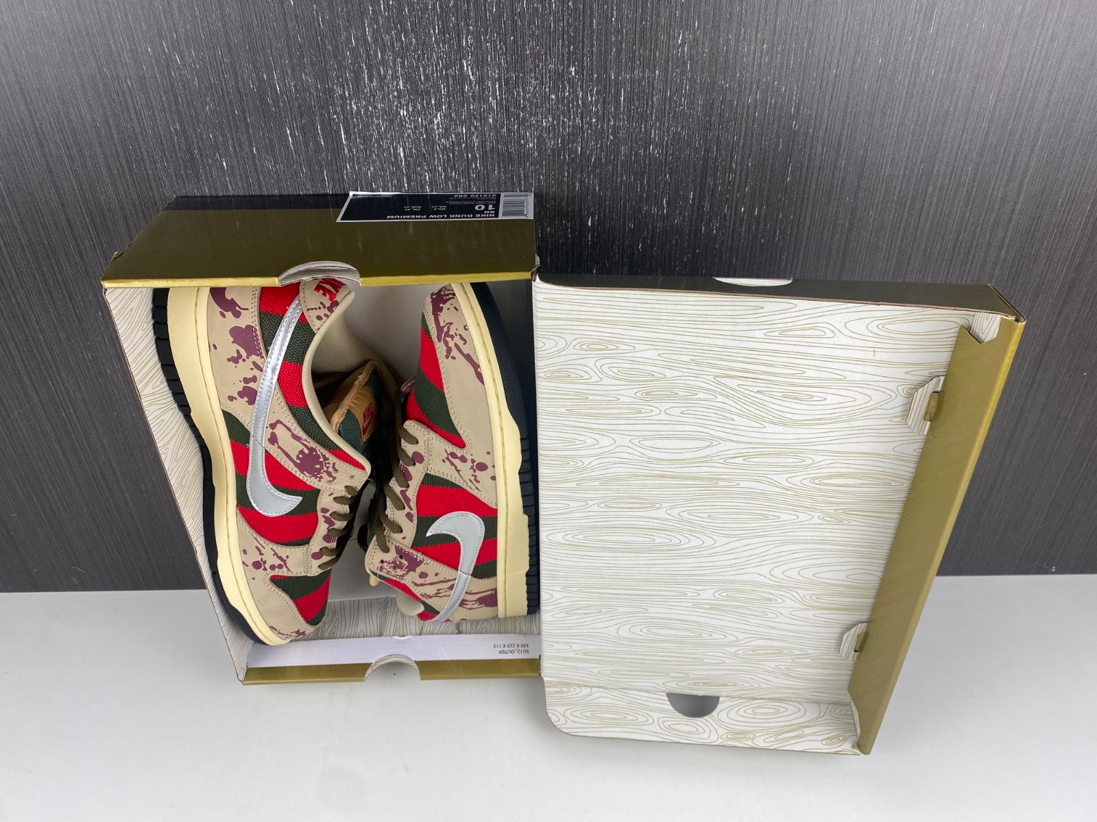 Designer SB Dunk Low Ã¢â‚¬Å“Freddy KruegerÃ¢â‚¬Â