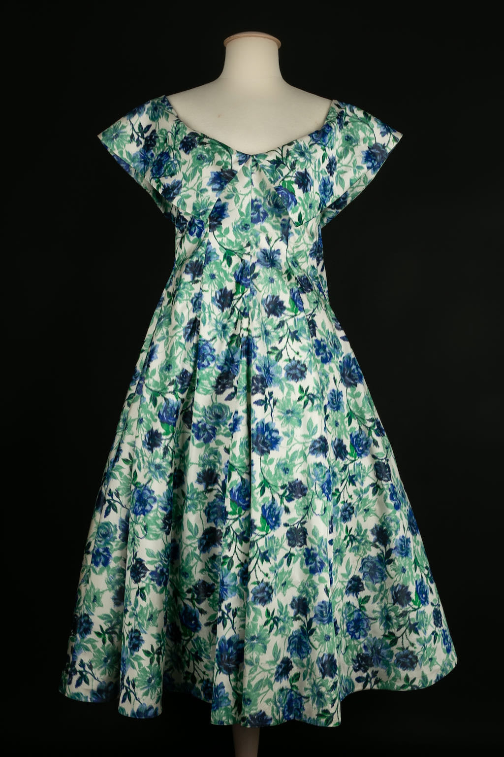 Robe fleurie en taffetas