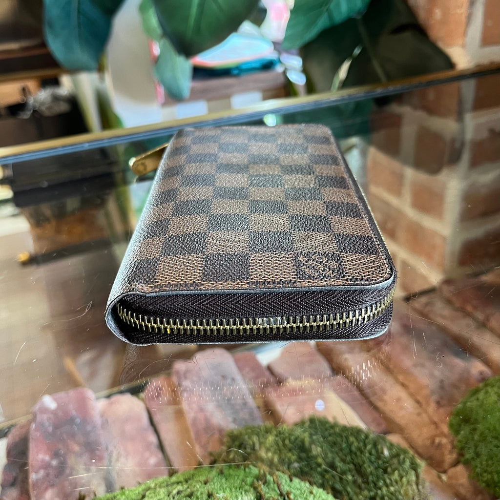 LOUIS VUITTON Zippy Damier Ebene Wallet