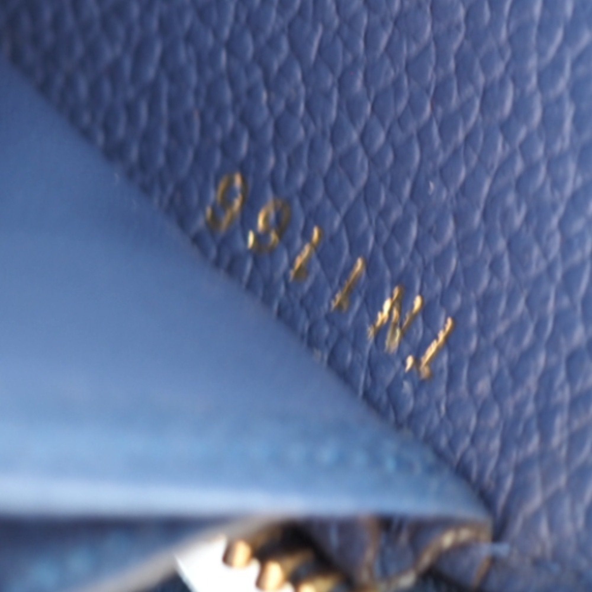 Louis Vuitton Zippy Wallet  Leather Wallet  ()