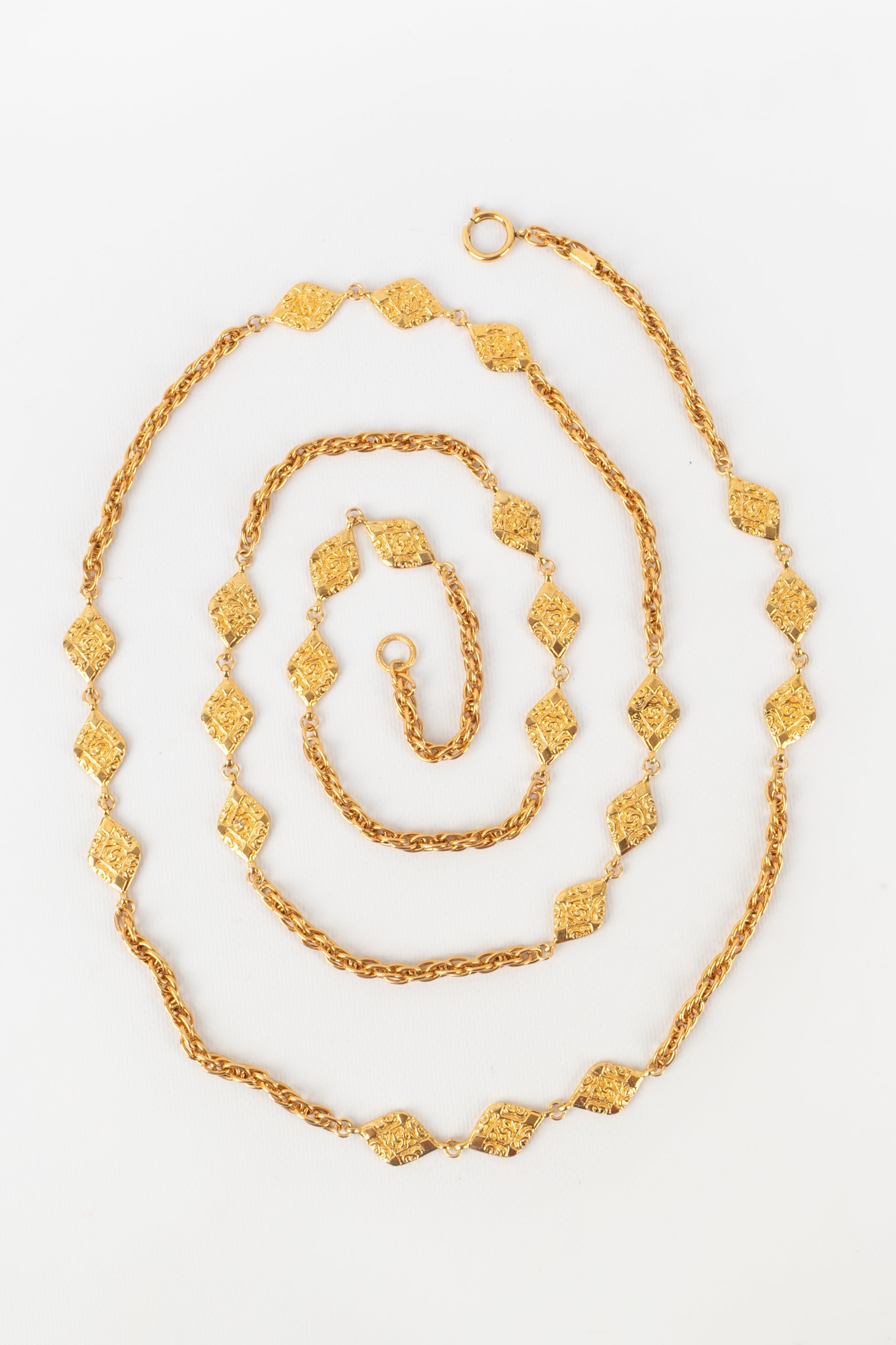 Collier / sautoir en mÃƒÆ’Ã‚Â©tal dorÃƒÆ’Ã‚Â© Chanel