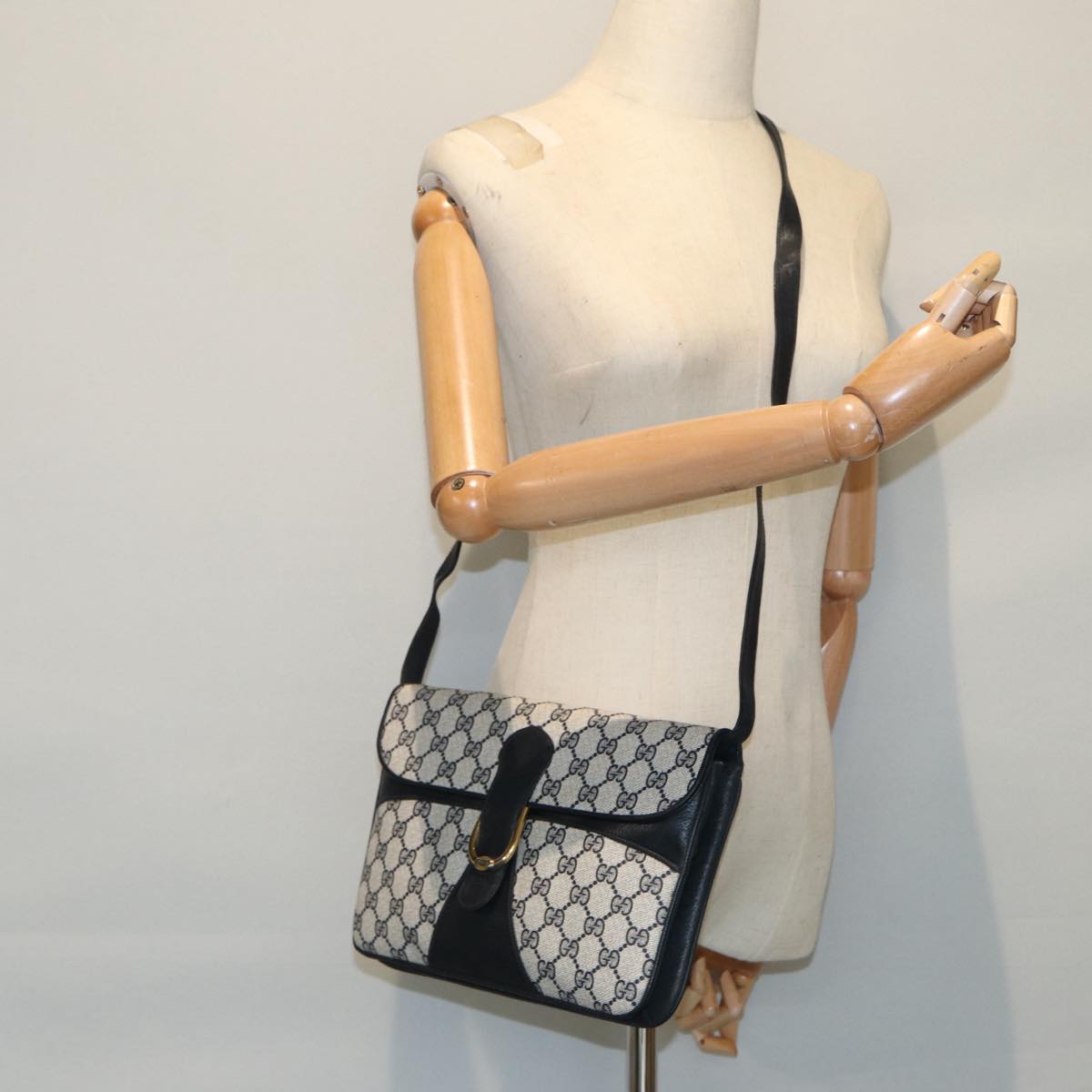 GUCCI GG Supreme Shoulder Bag PVC Leather Navy Gold 86303