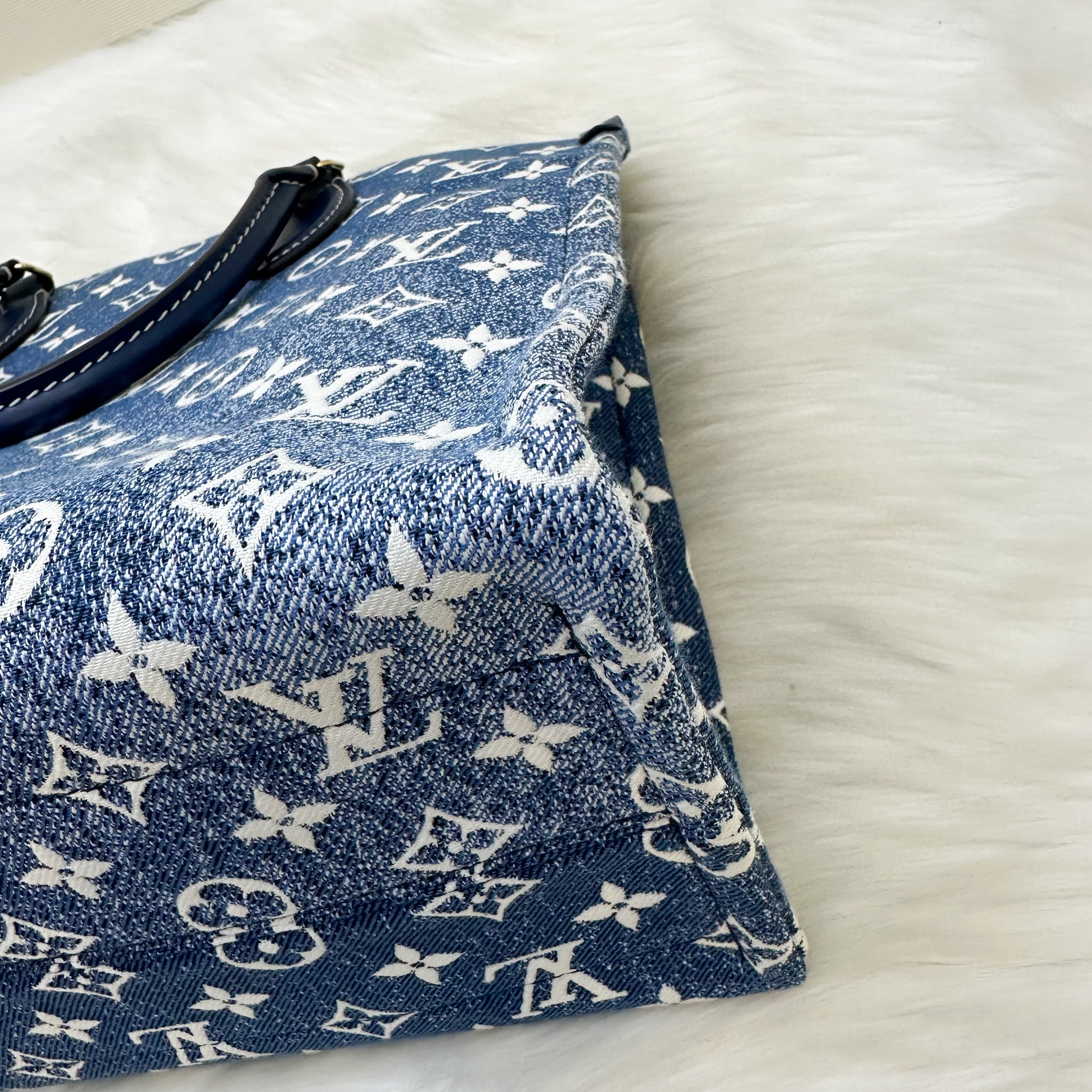 LV Onthego MM in Ombre Blue Denim and GHW
