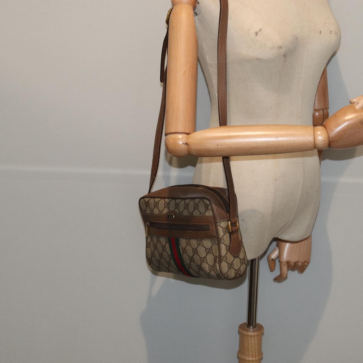 GUCCI GG Supreme Web Sherry Line Shoulder Bag Beige Gold 98 02 004 86829