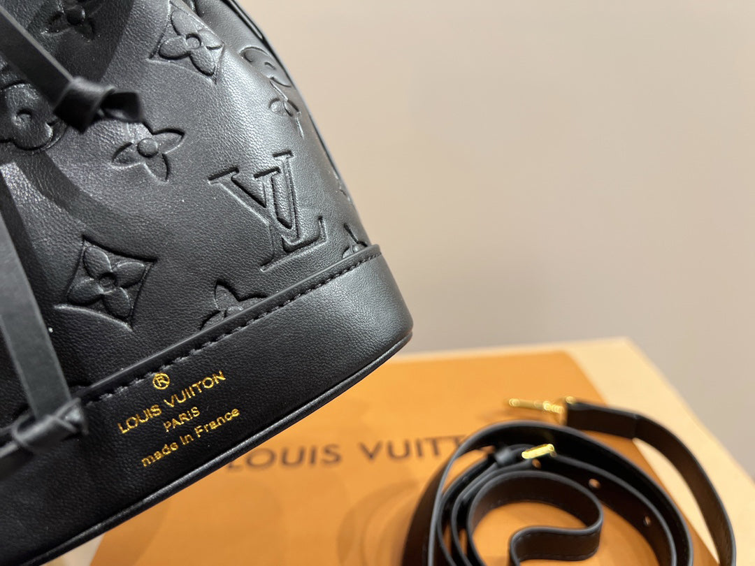 EN - Luxury Bags LUV 755