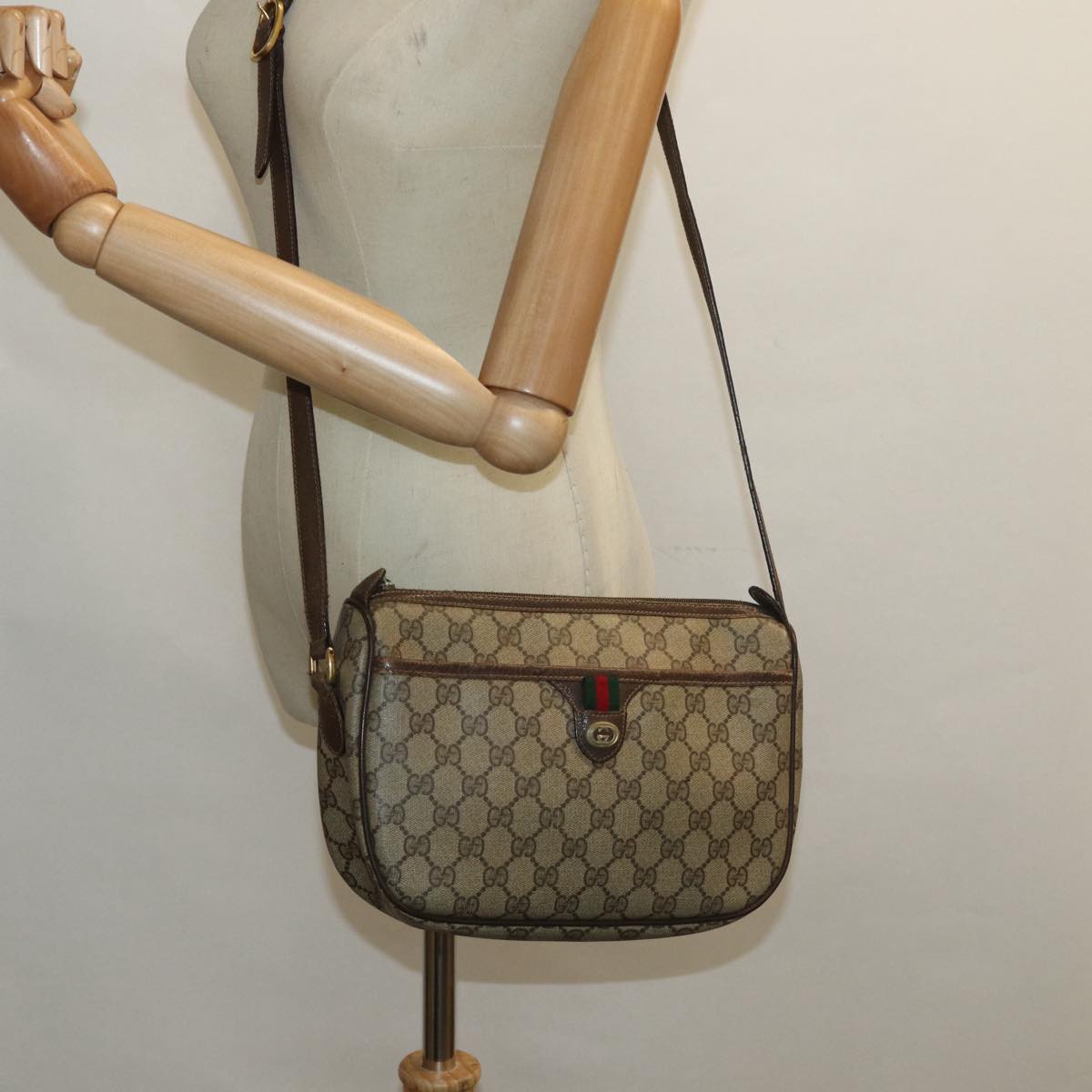 GUCCI GG Supreme Shoulder Bag PVC Leather Beige Brown gold 89 02 077 87295