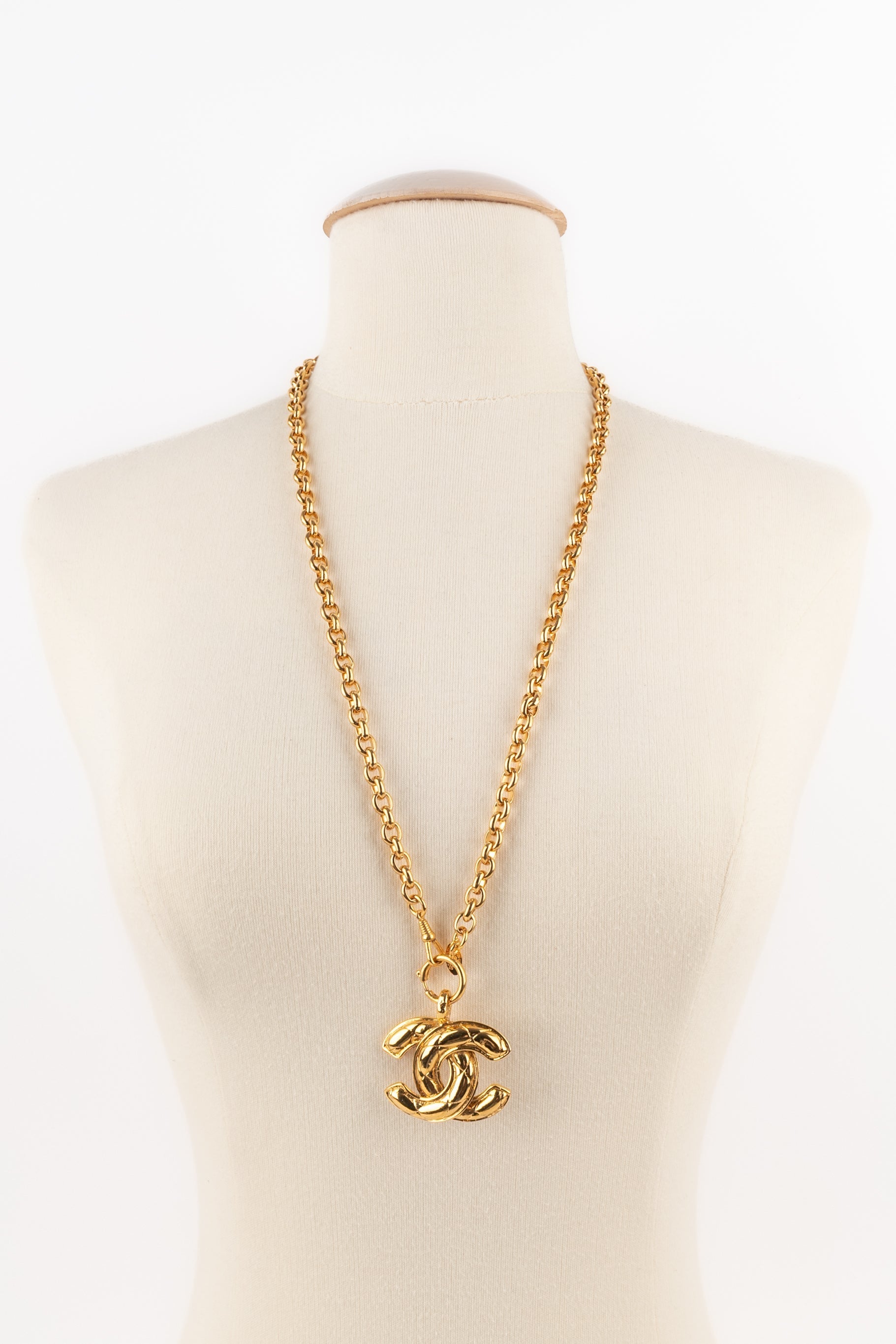 Collier cc Chanel