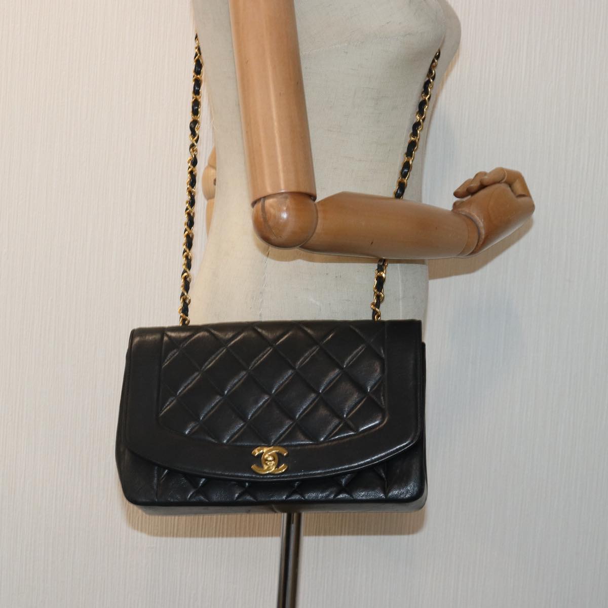 CHANEL Diana Matelasse Chain Shoulder Bag Lamb Skin Black CC 87740A