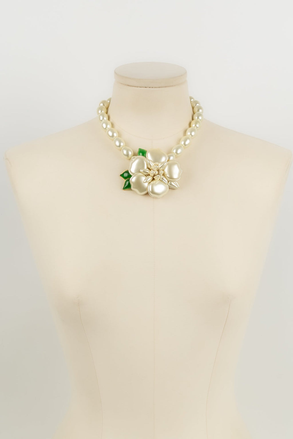 Collier Augustine