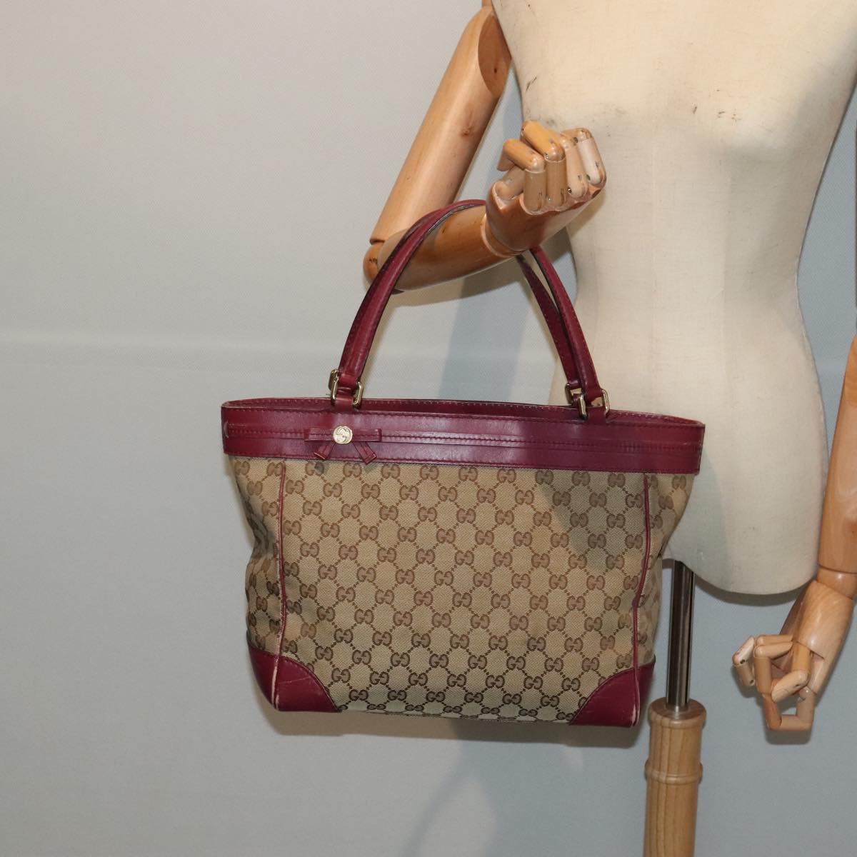 GUCCI GG Canvas Shoulder Bag Beige Gold 257061 88172