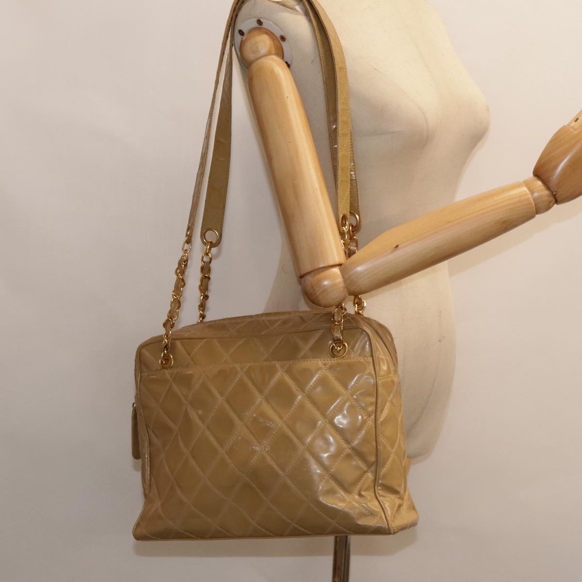 CHANEL Matelasse Chain Shoulder Bag Enamel Beige Silver CC 88244
