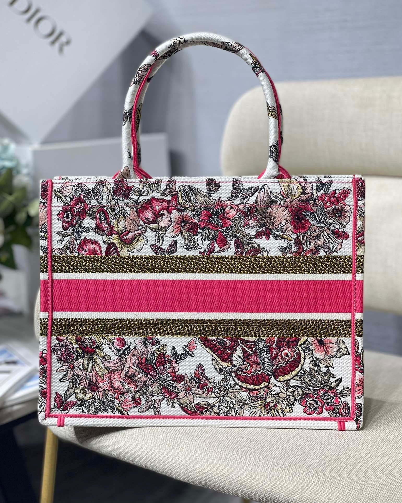 GLAMI MeGLAMIum Book Tote Pink Multicolor, For Women, WomenÃ¢â‚¬â„¢s Handbags 14in/36cm CD