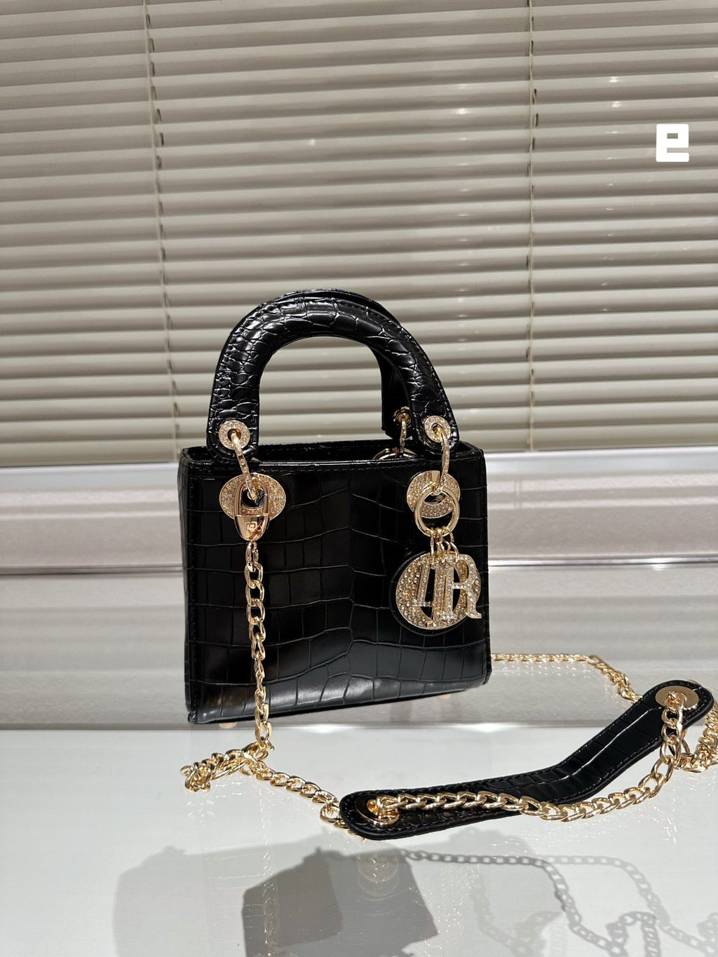 EN - Luxury Bags DIR 369
