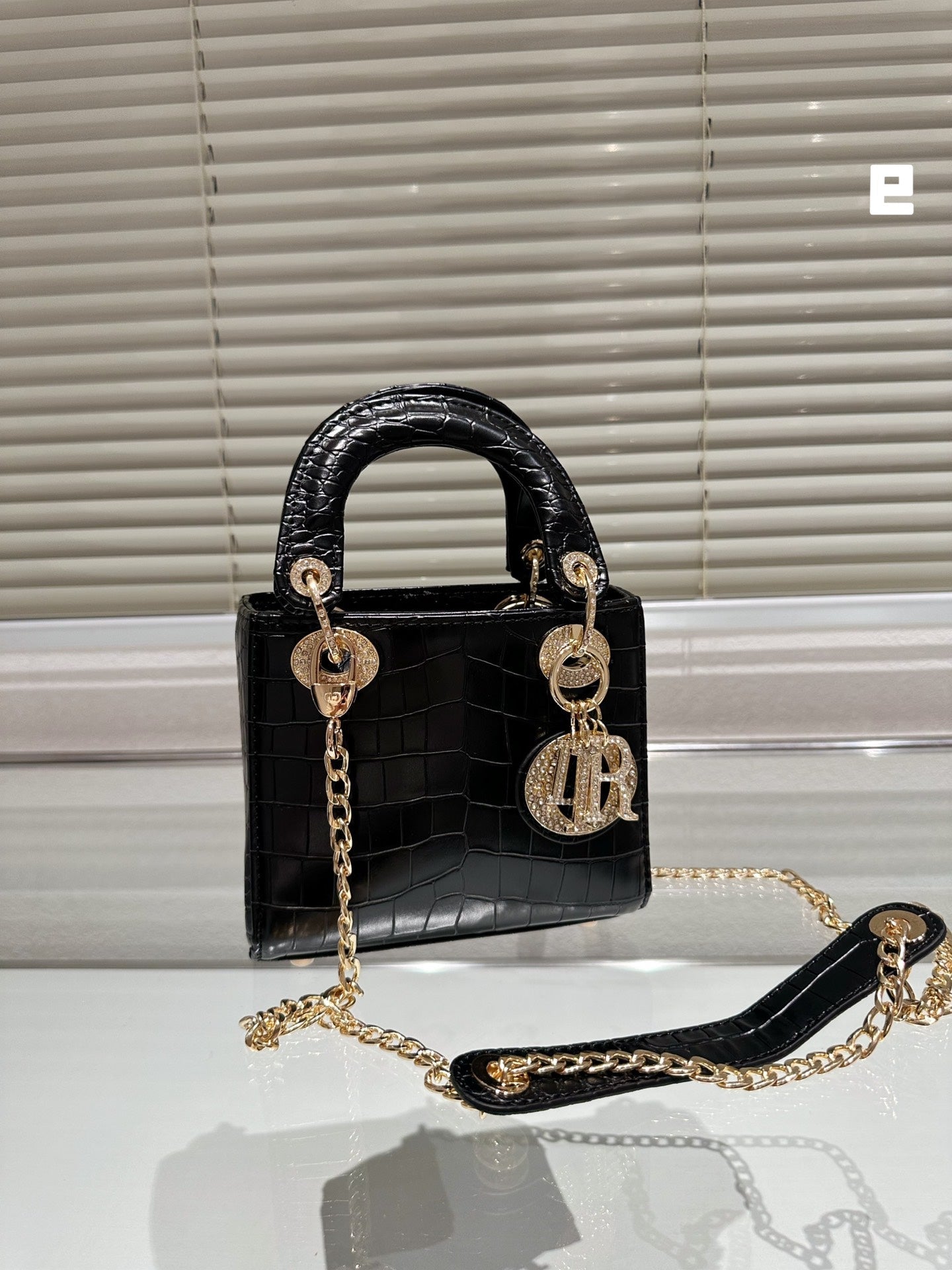 EN - Luxury Bags DIR 369