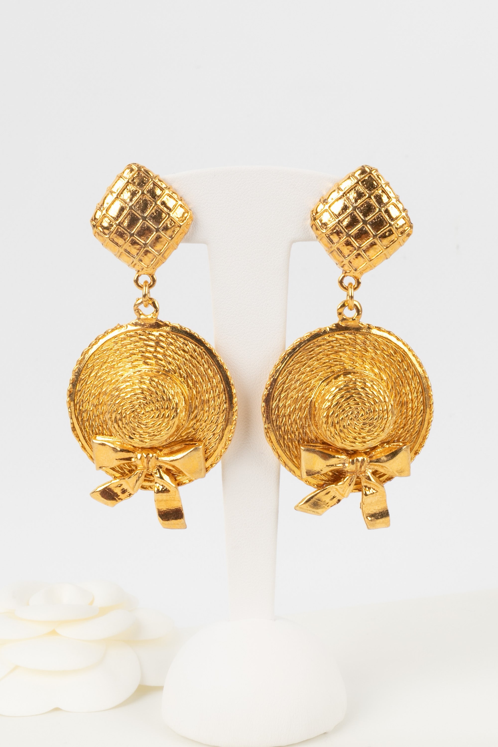 Boucles d'oreilles dorées Chanel