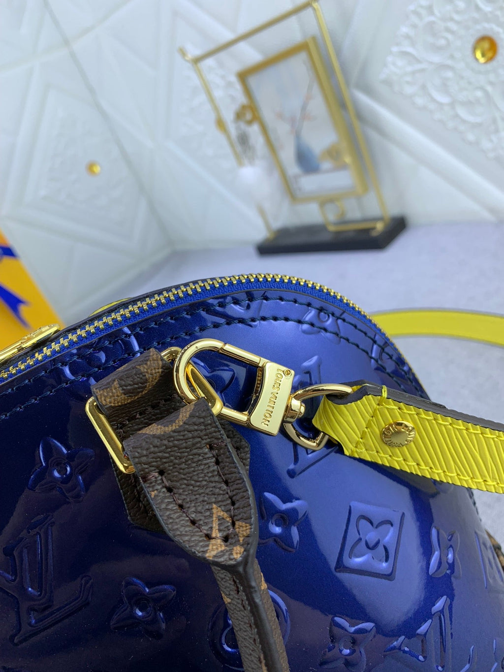 EN - Luxury Bags LUV 835
