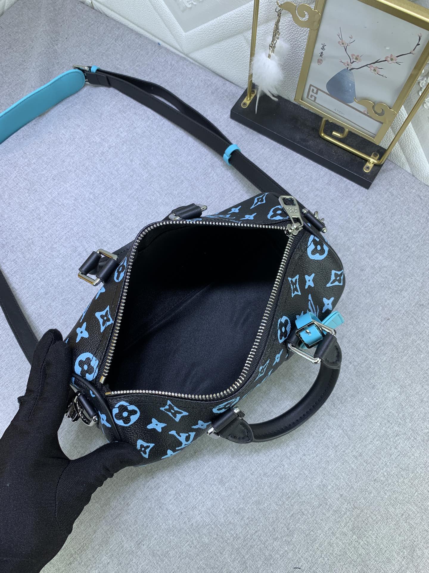 EN - New Bag LUV 643