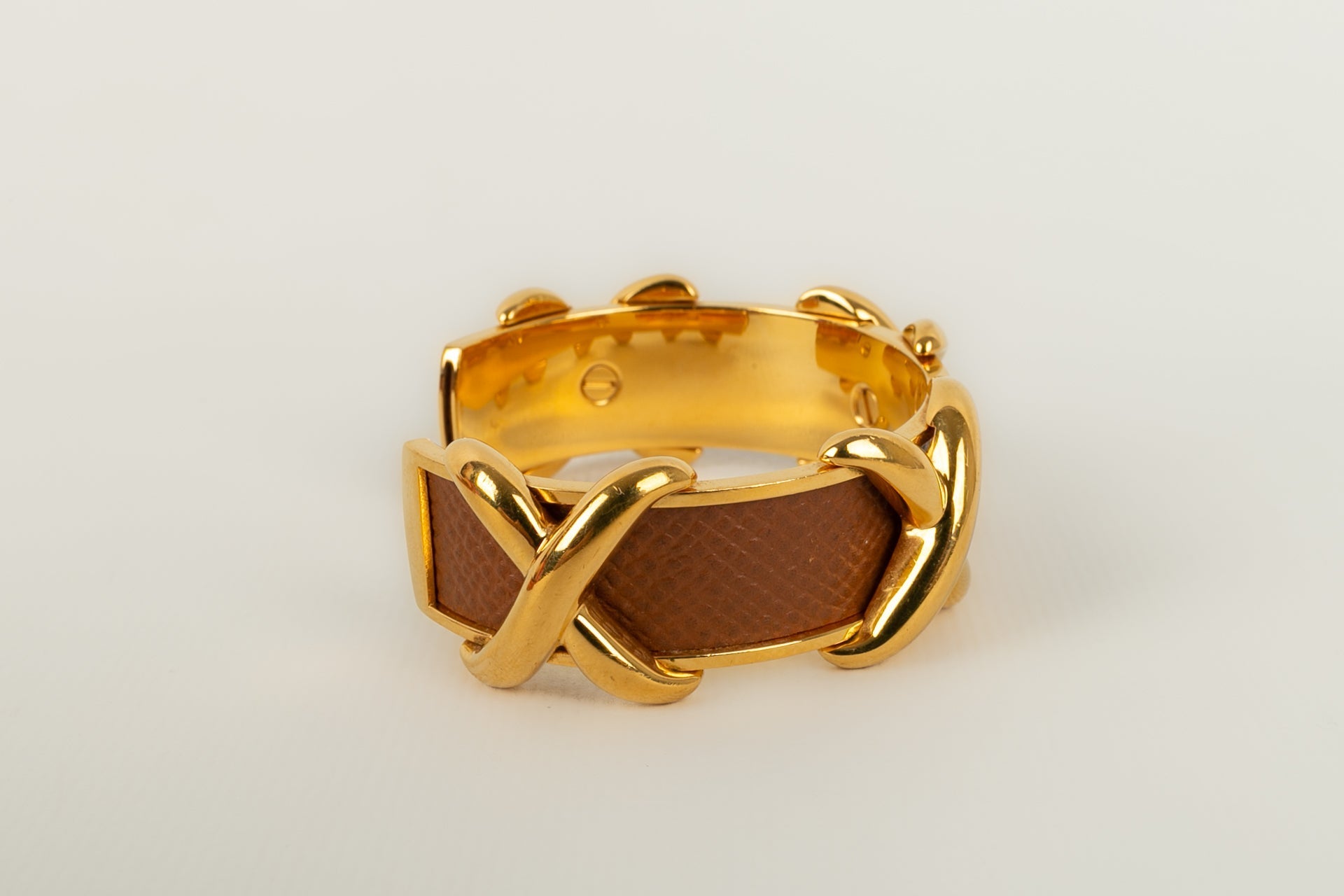 Bracelet en mÃƒÆ’Ã‚Â©tal dorÃƒÆ’Ã‚Â© et cuir HermÃƒÆ’Ã‚Â¨s