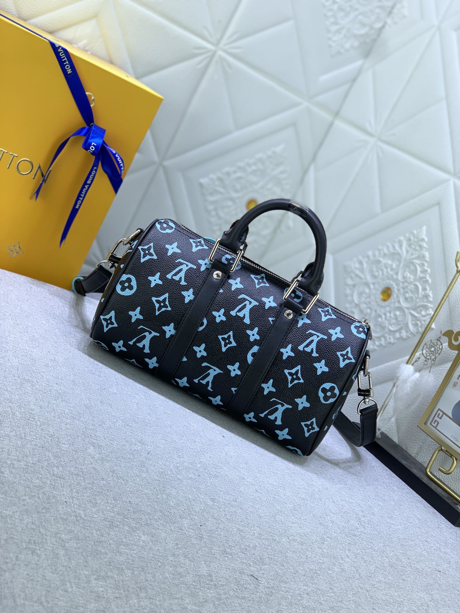 EN - New Bag LUV 643