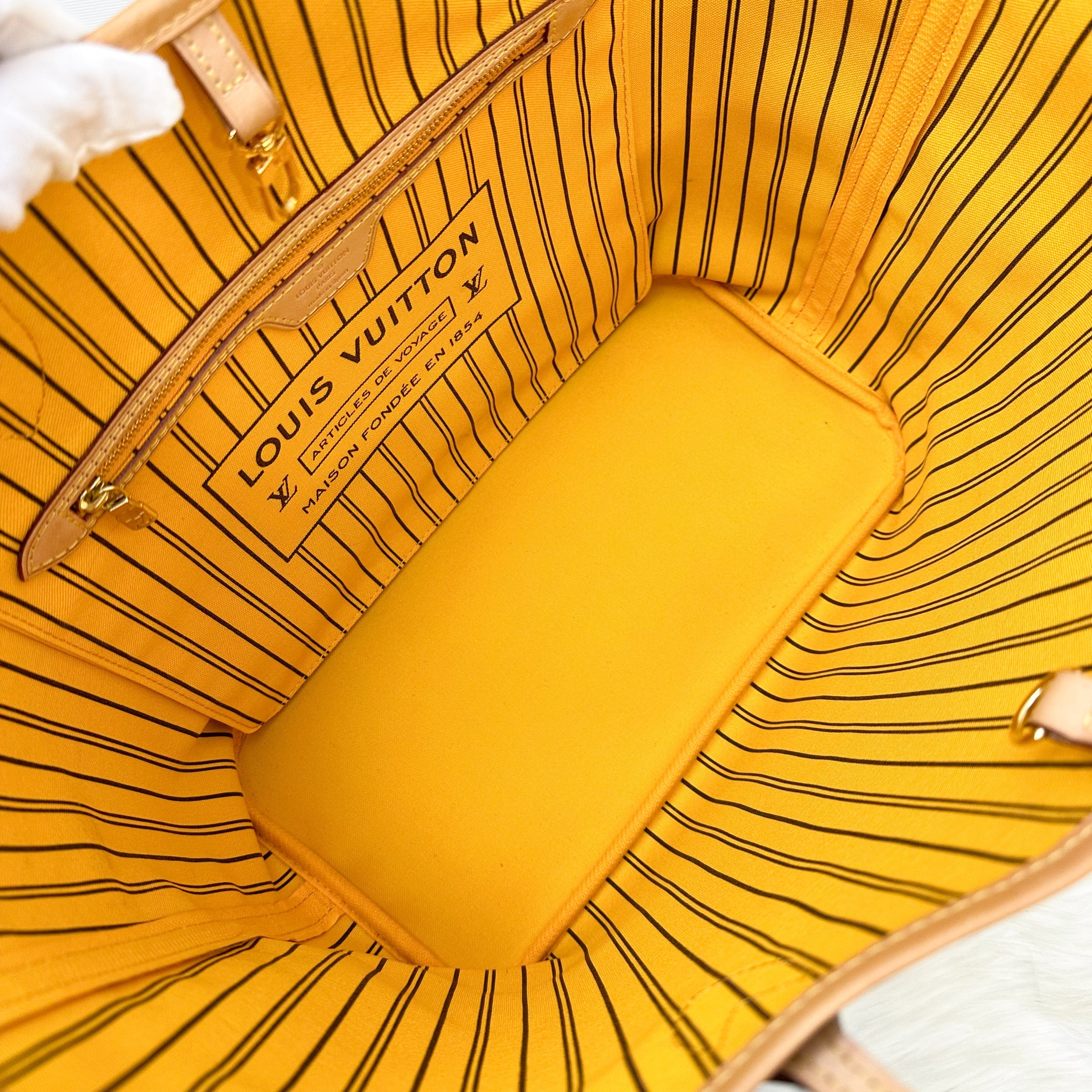 LV Neverfull MM in Monogram Canvas, Yellow Interior and GHW (No attached pouch)