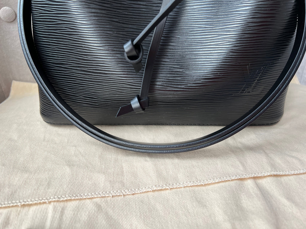Louis Vuitton Neo Noe Bucket Bag Black Epi (RRP £1,930)