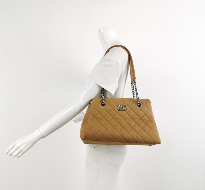 Preloved Chanel Bag yellow 250302781086841