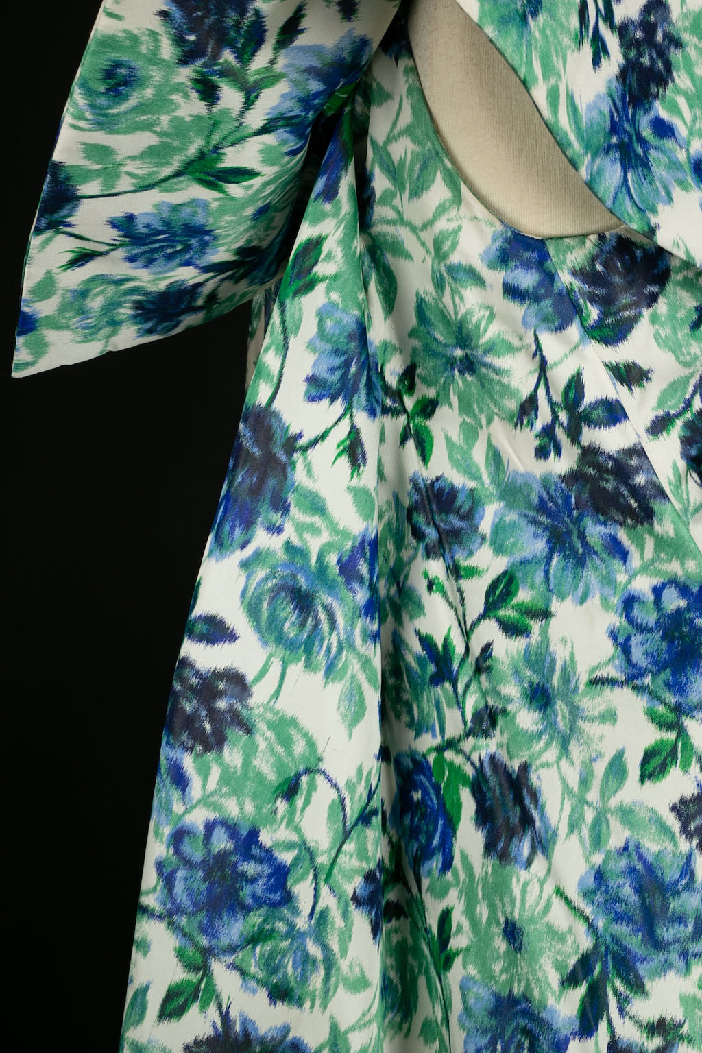 Robe fleurie en taffetas